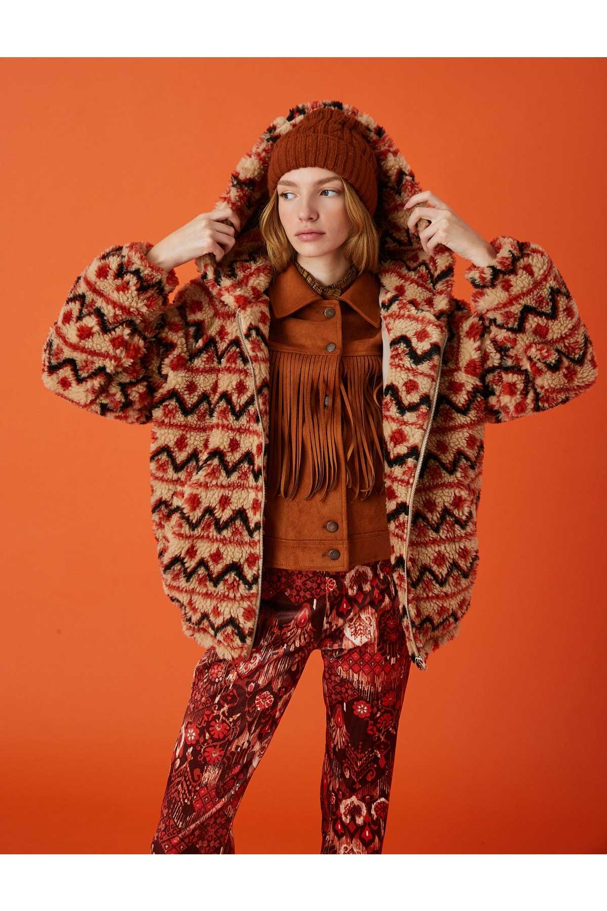 ژاکت مخمل دار کلاهدار با جیب