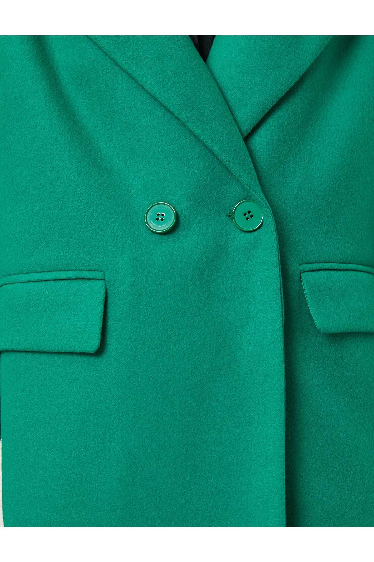 Melis Ağazat X - کت کوتاه دوگانه سایز بزرگ با جزئیات مخمل دار یقه قابل جدا شدن