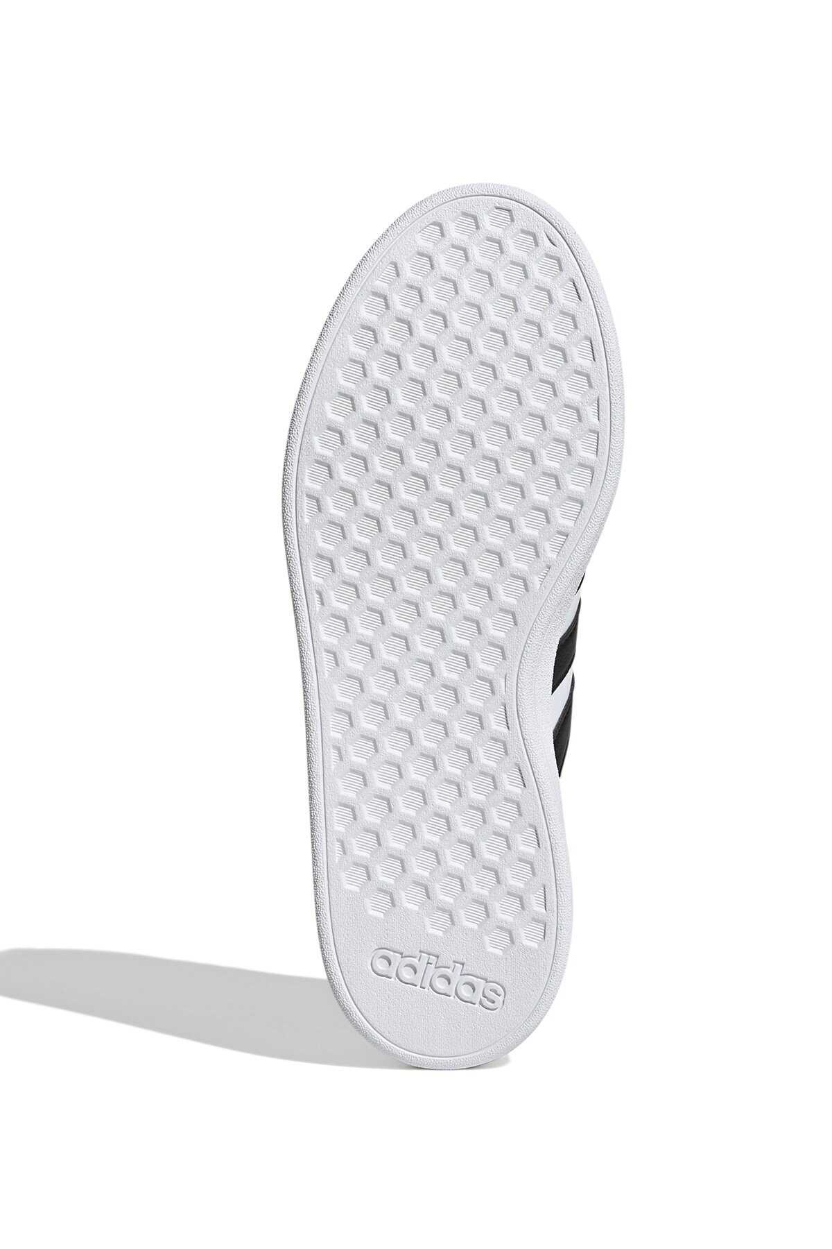 کفش ورزشی زنانه سفید