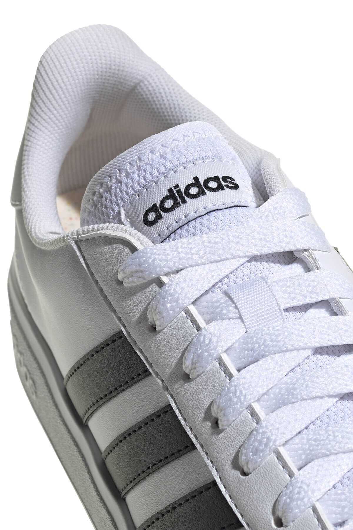 کفش ورزشی زنانه سفید