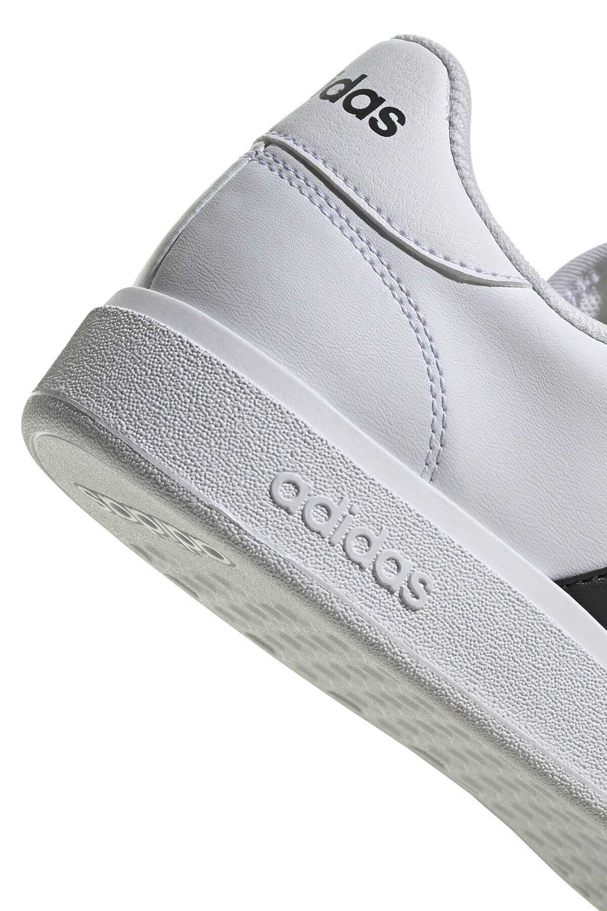 کفش ورزشی زنانه سفید