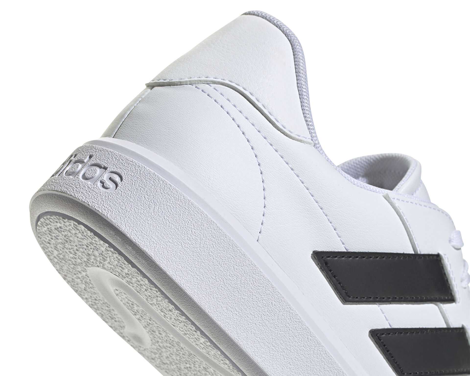 کفش های روزانه Adidas Courtblock