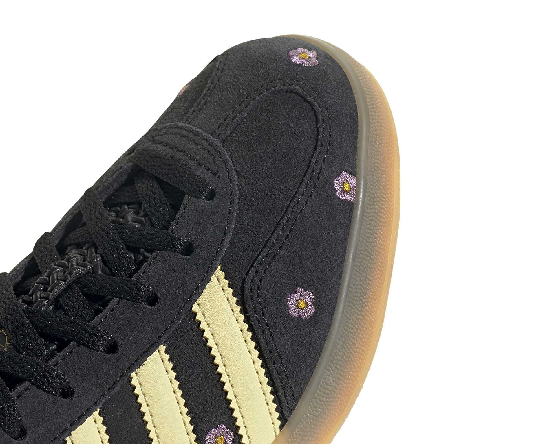 کفش های روزانه Adidas Gazelle 85