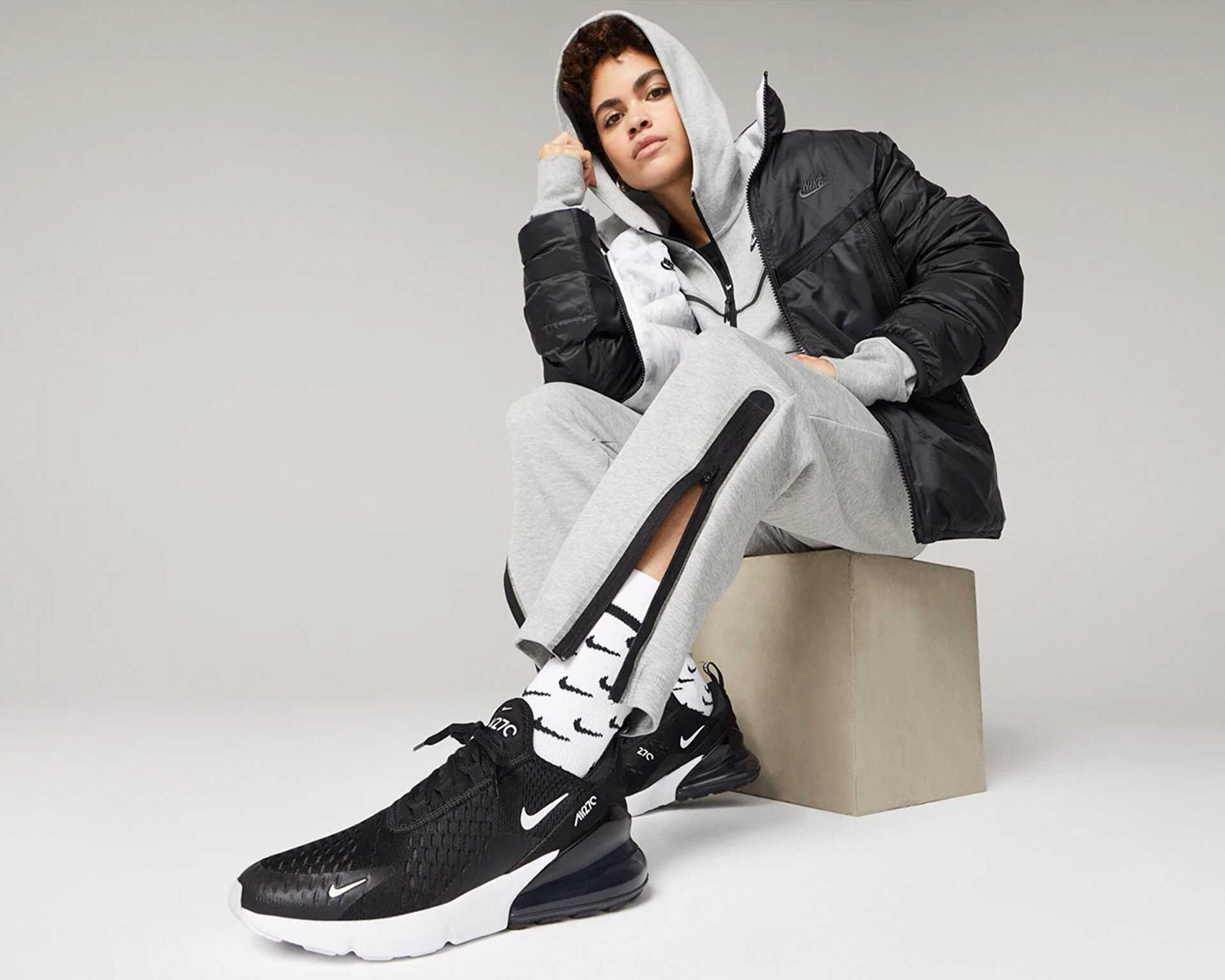 کفش های روزانه W Air Max 270