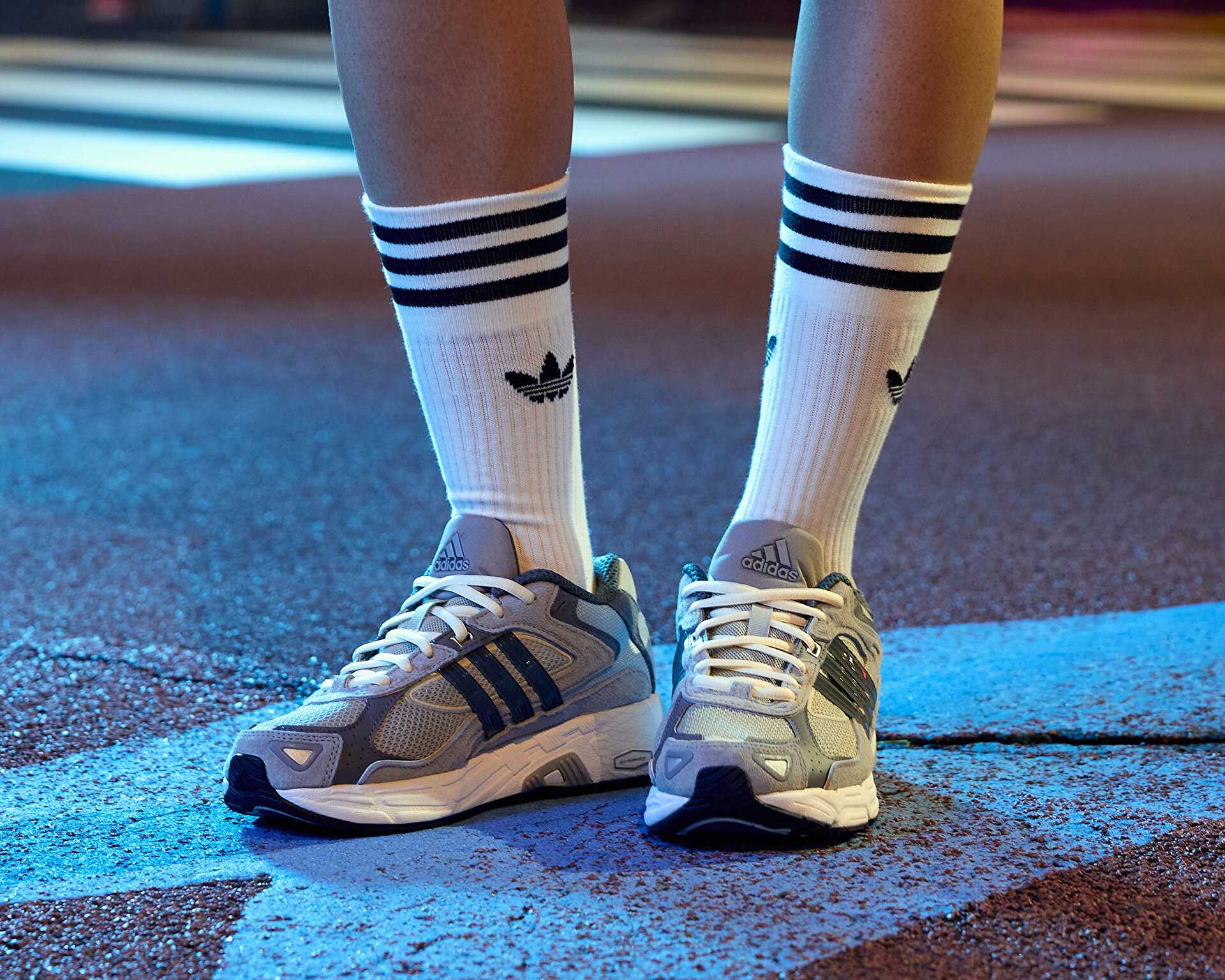 کفش های روزانه Adidas Response Cl W