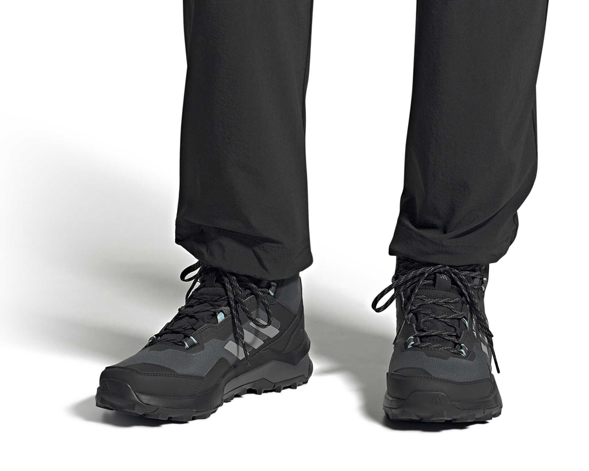 چکمه و کفش کوهنوردی Terrex Ax4 Mid Gtx W