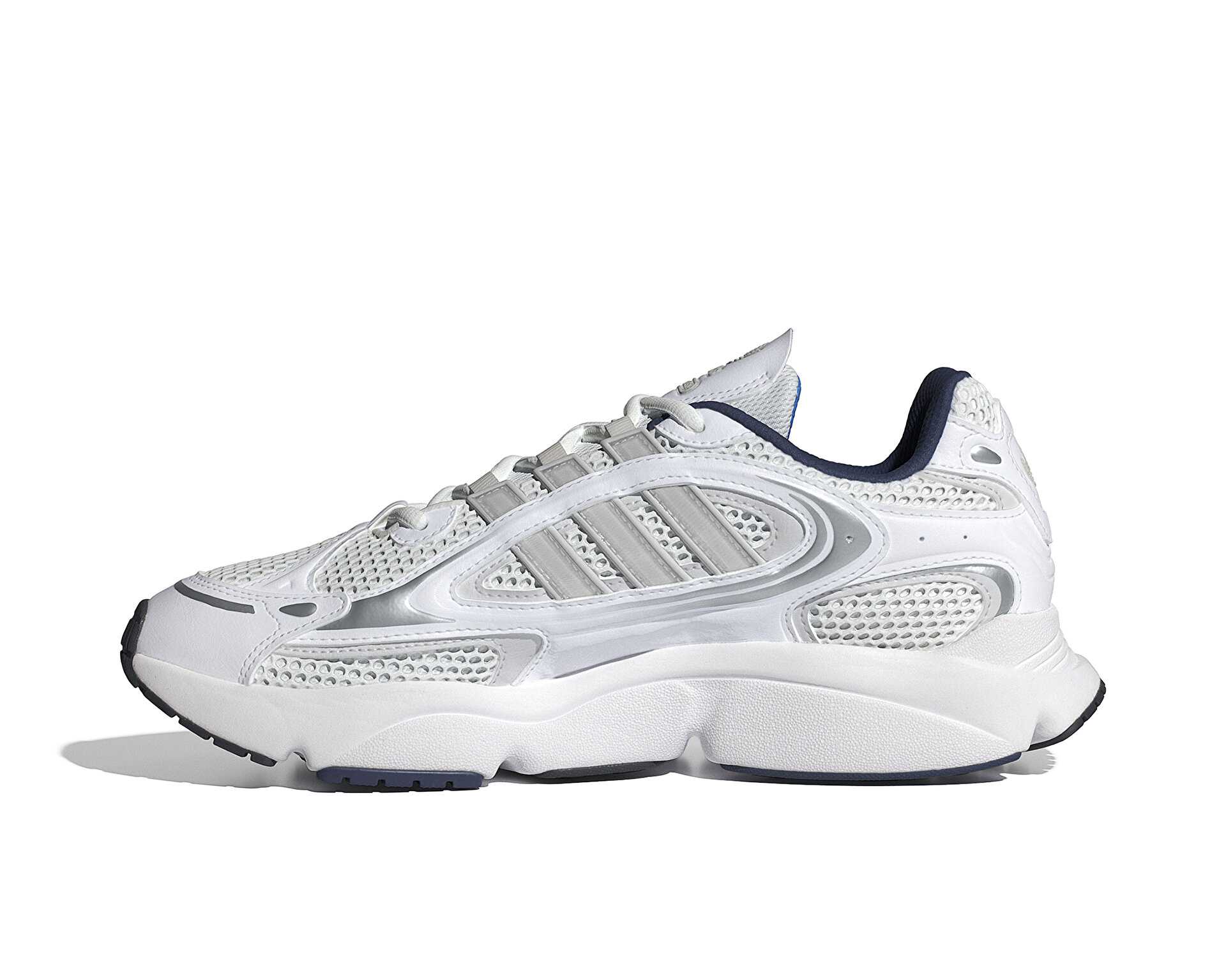 کفش های روزانه Adidas Ozmillen