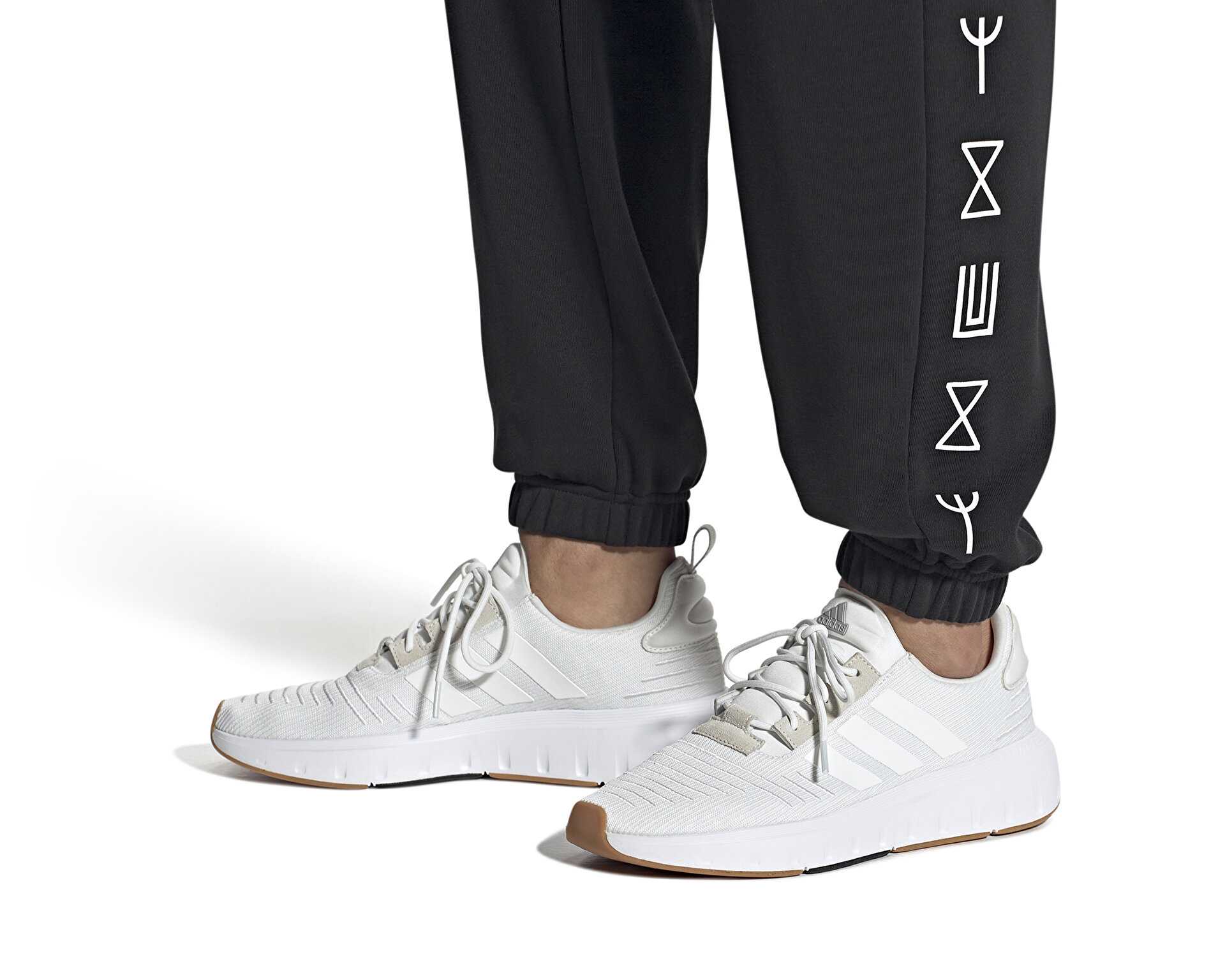 کفش دویدن Adidas Swift Run 23