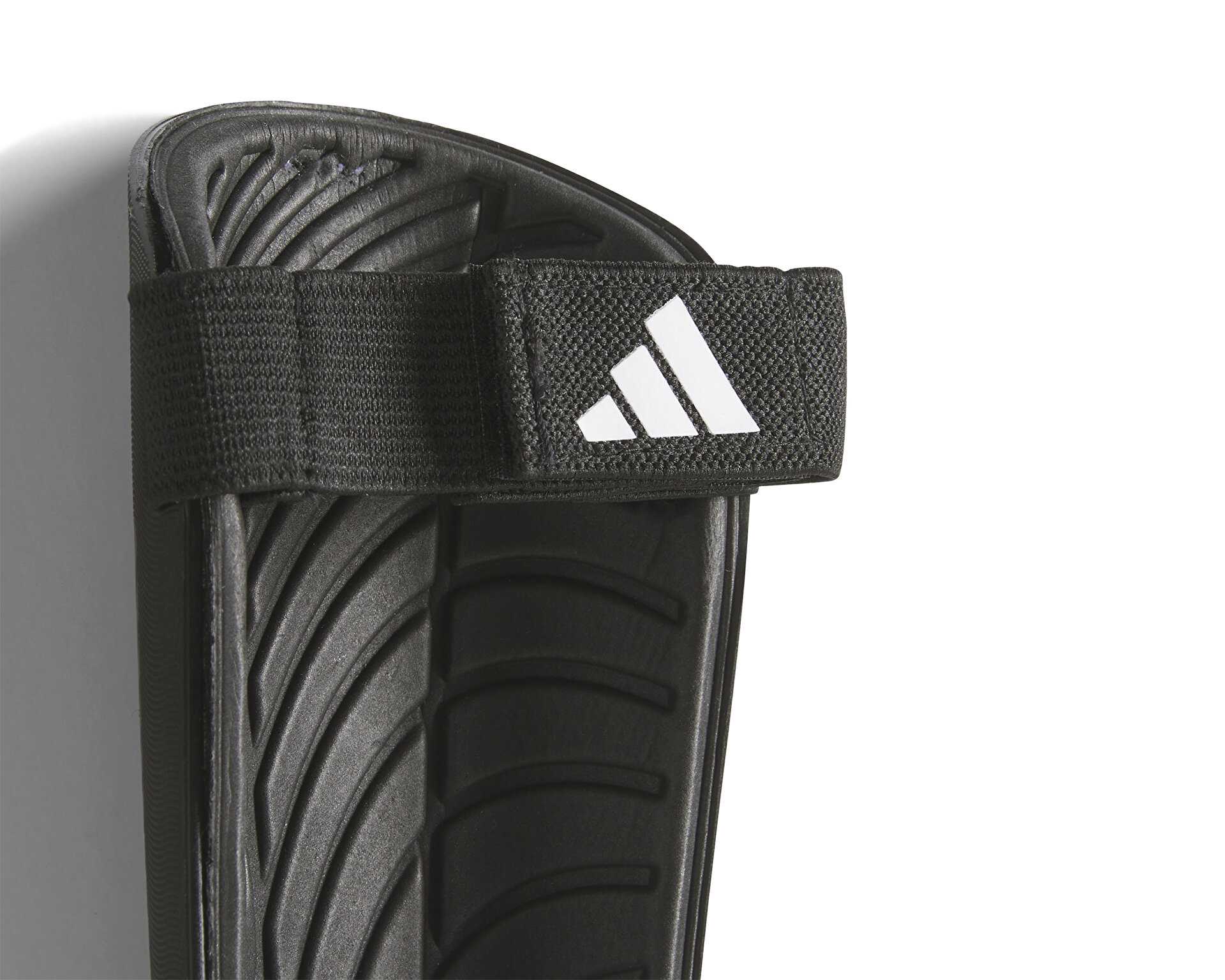 فوتبال شین گارد Tiro Sg Trn