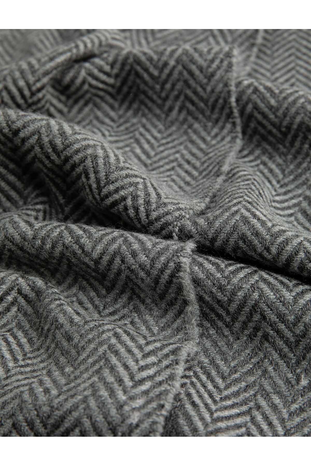 روسری منگوله ای طرح دار با جزئیات