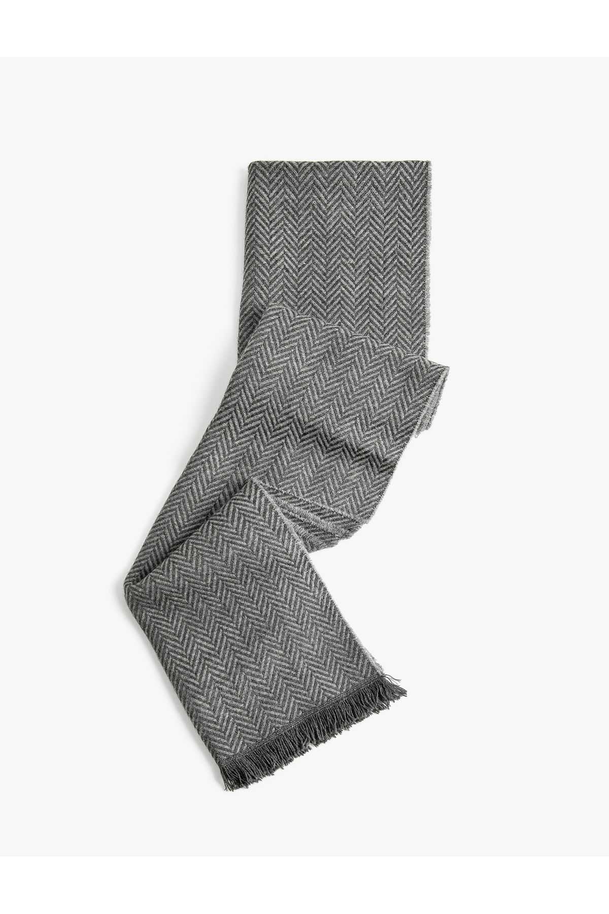 روسری منگوله ای طرح دار با جزئیات