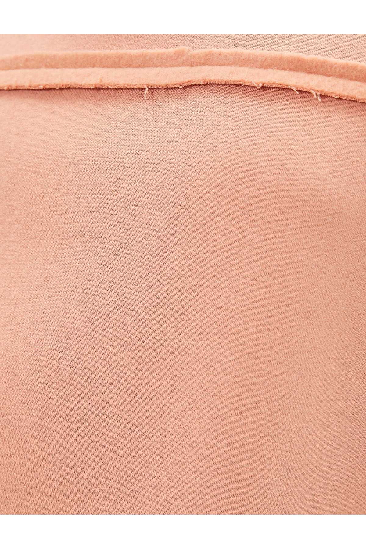 سویشرت کلاهدار بزرگ با جزئیات دوخت آستین بلند