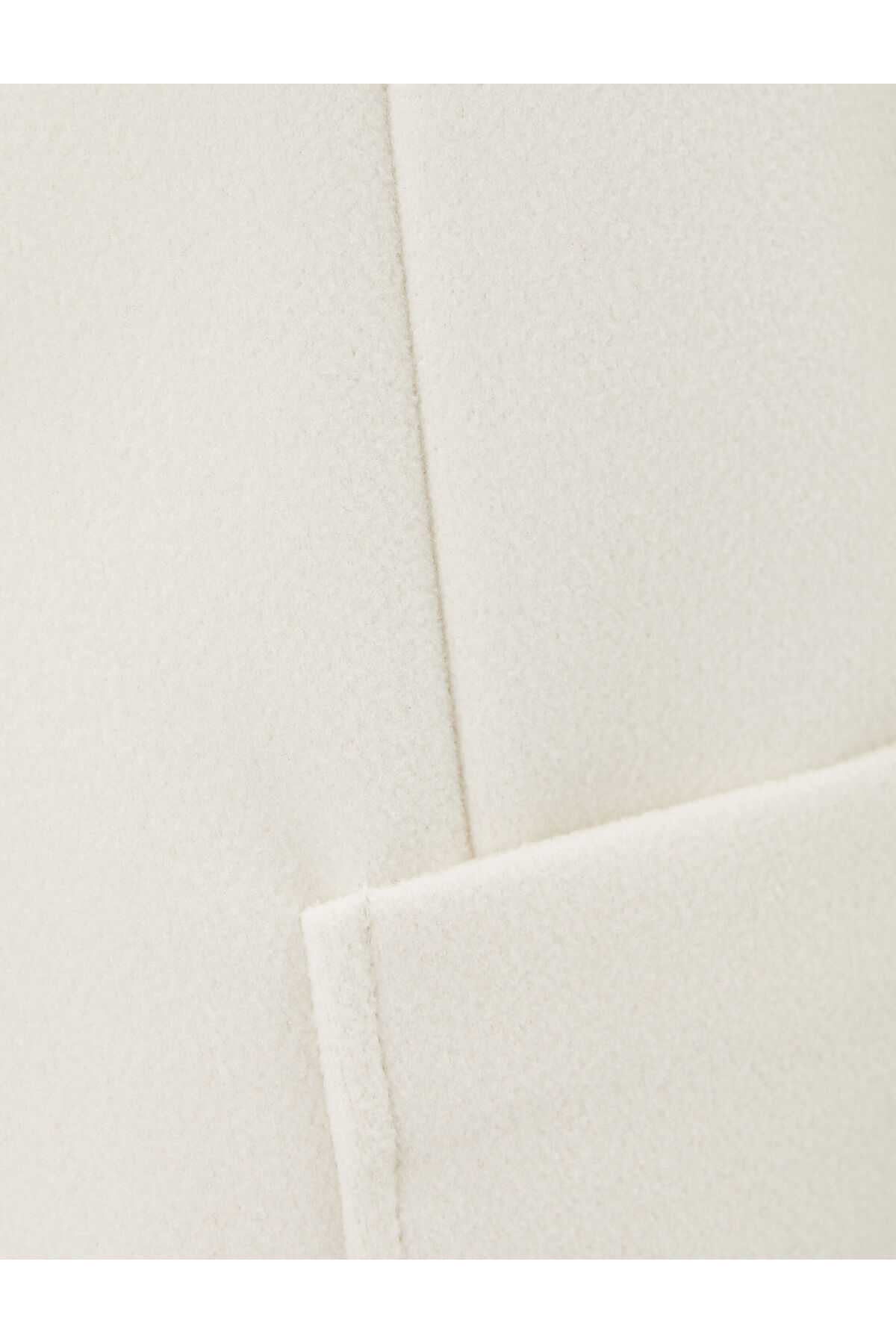 جیب تک دکمه ژاکت بلیزر با جزئیات