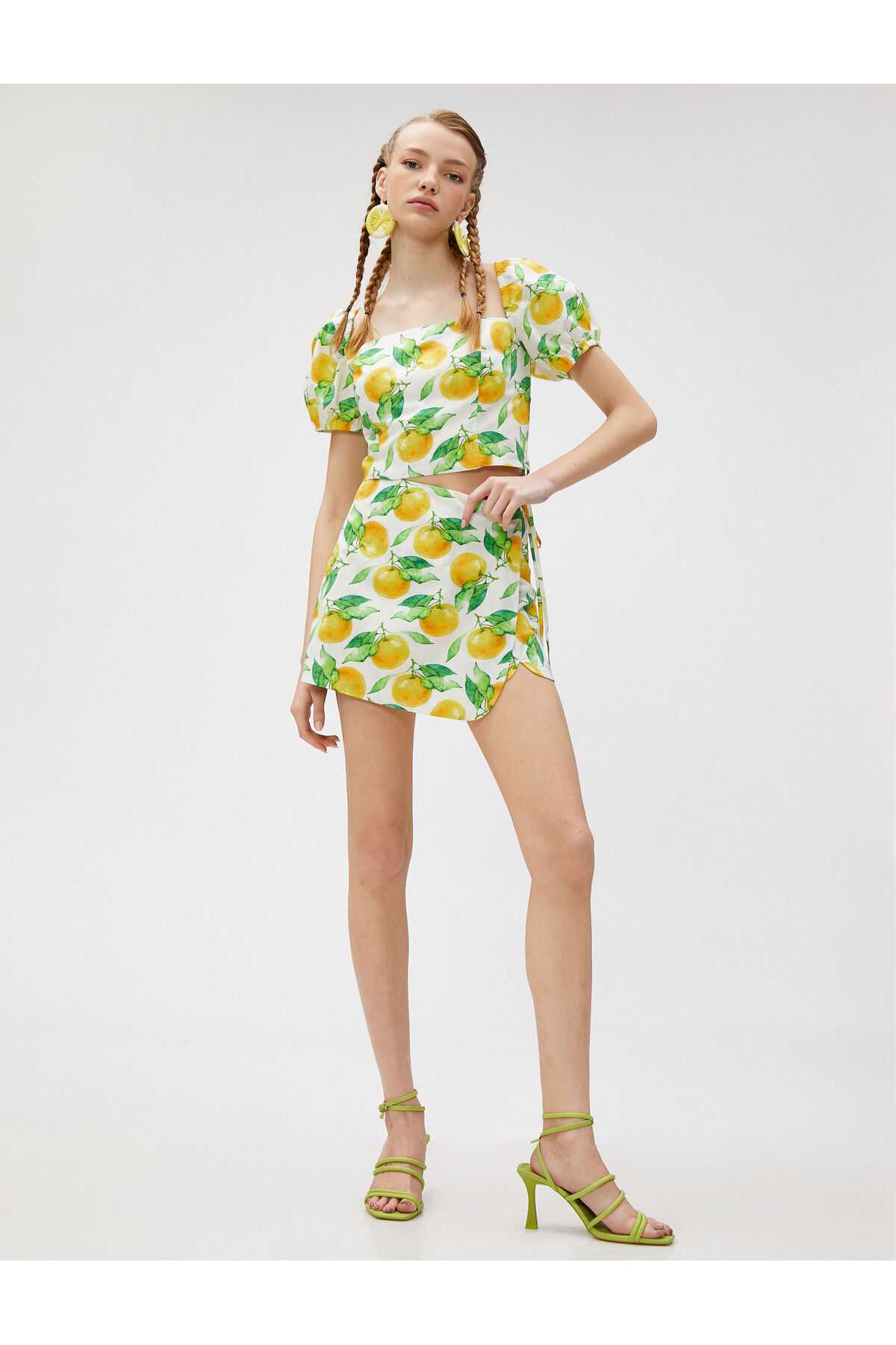 بلوز کوتاه آستین بادکنکی یقه مربعی چاپ شده نخی