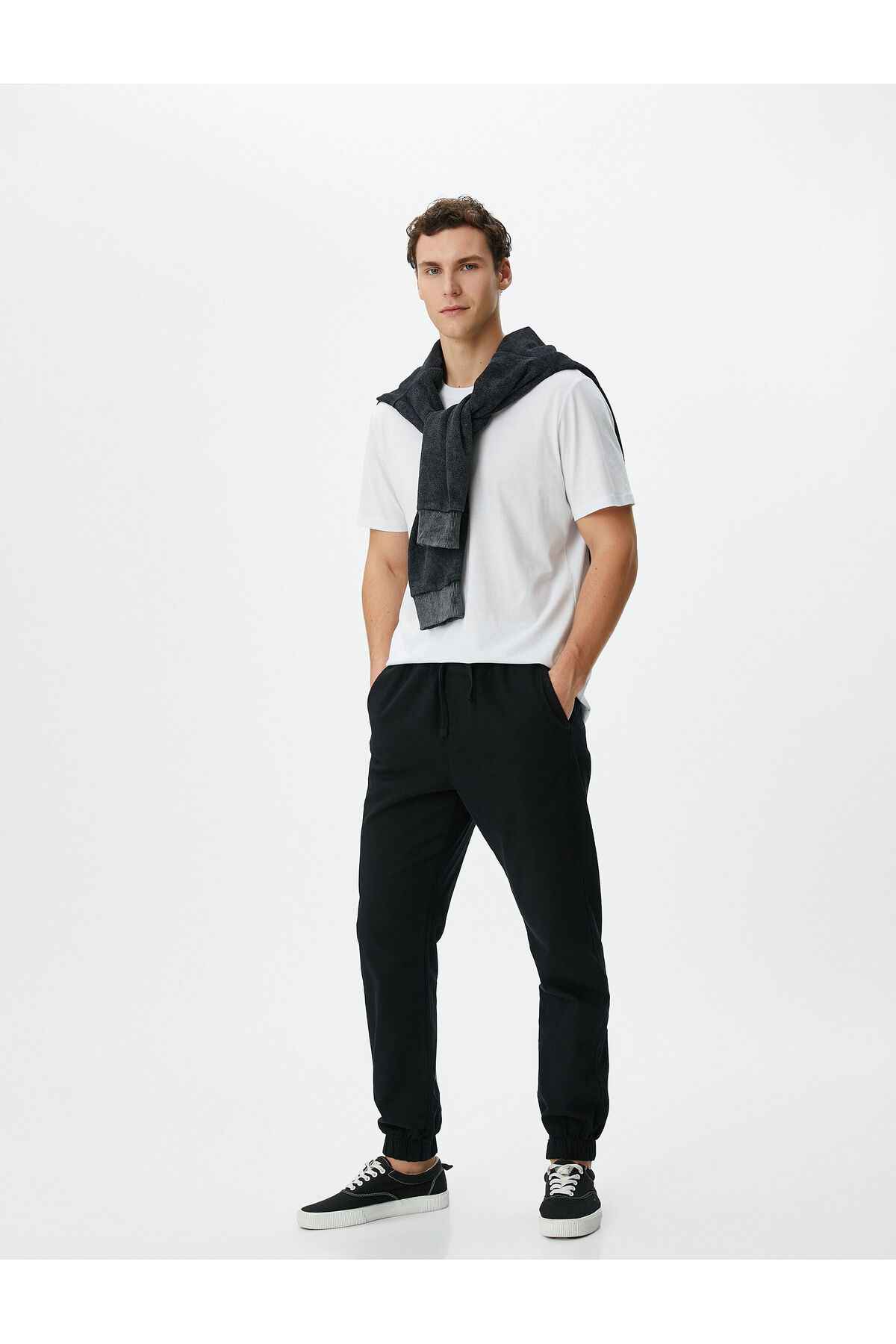 شلوار جوگر با جزییات جیب باریک دور کمر توری