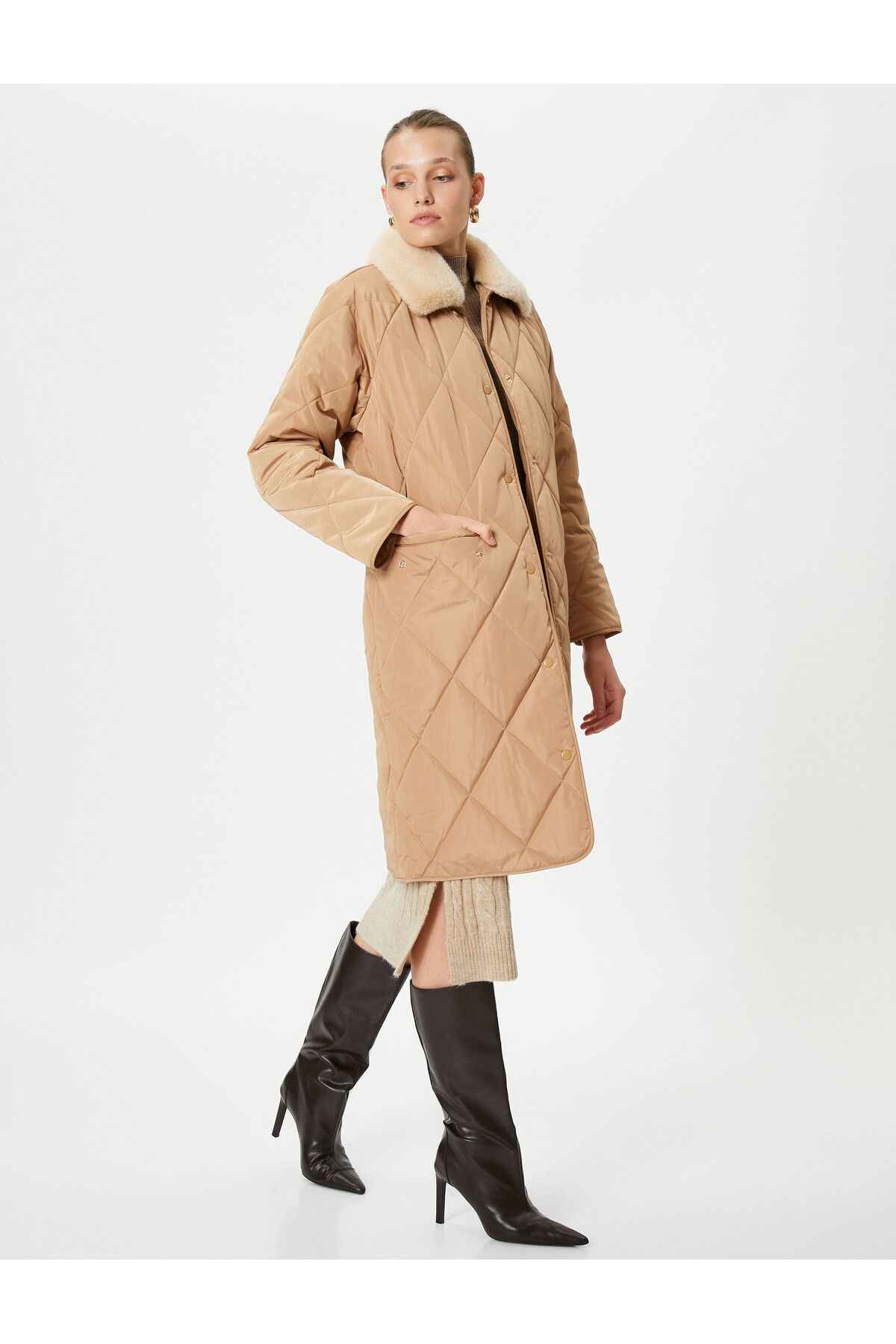 جیب یقه مخمل دار کت لحافی پف دار با جزئیات