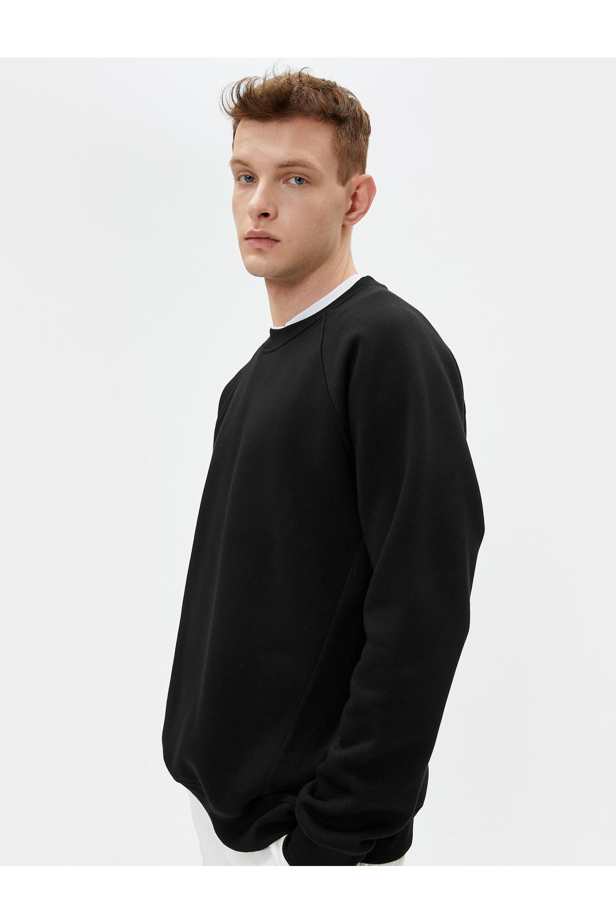 سویشرت یقه خدمه با جزئیات دوخت، برش راحت