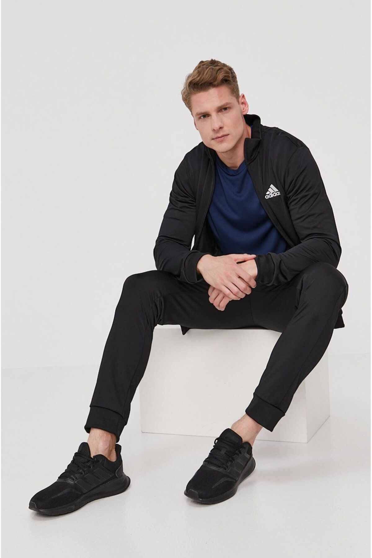 لباس ورزشی یونیسکس برش راحت مناسب برای استفاده روزانه و ورزش