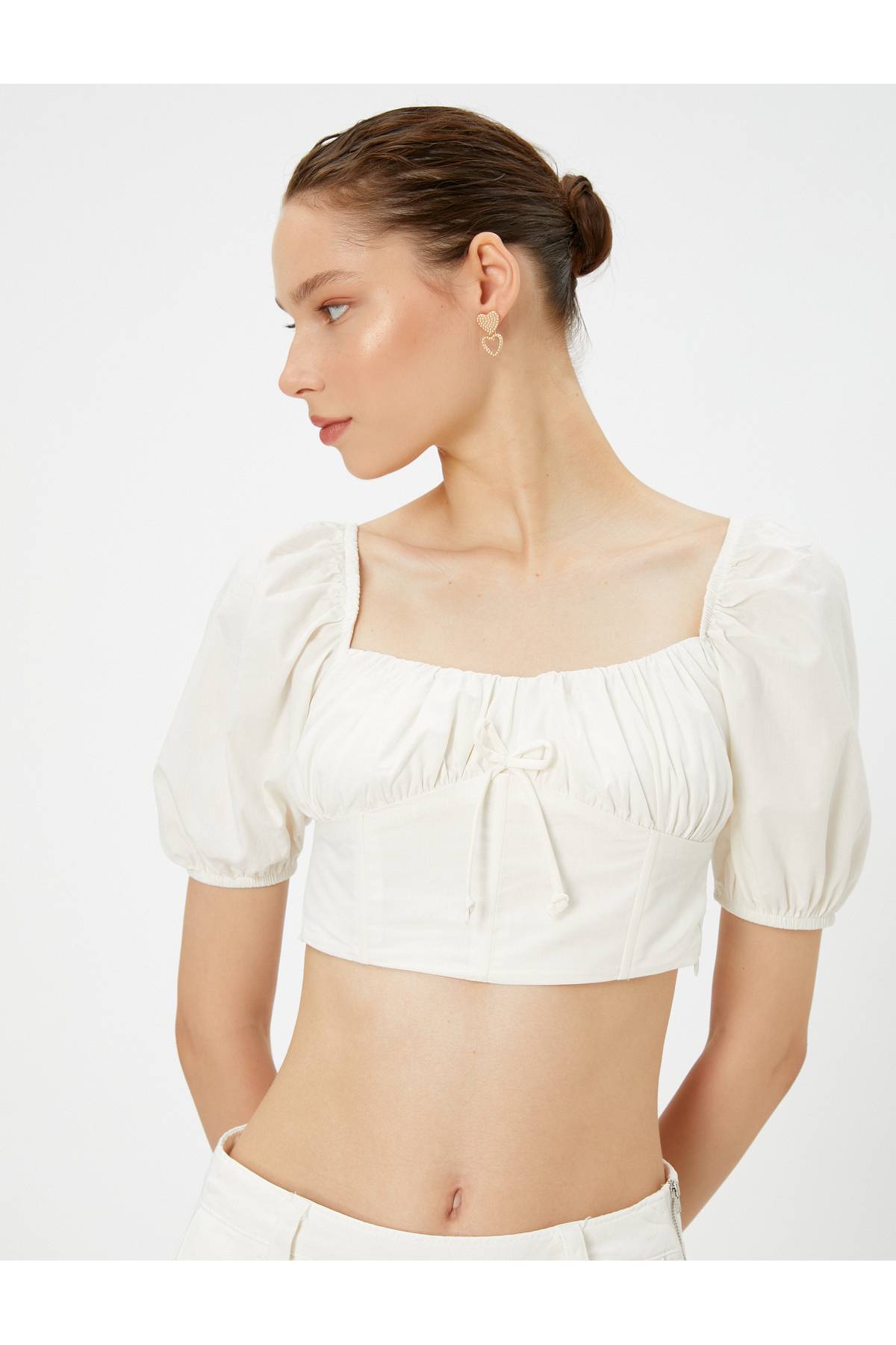 بلوز آستین بادکنکی بند کشی جلوی کراوات یقه مربعی نخی