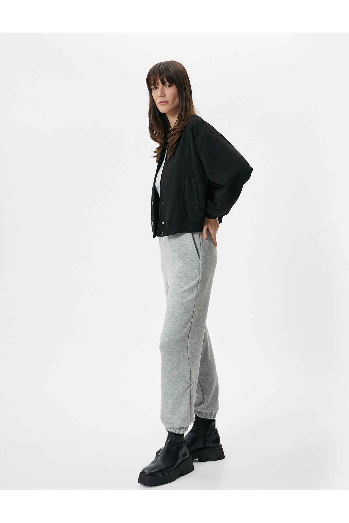 شلوار ورزشی Jogger با کمر الاستیک و جزئیات جیب