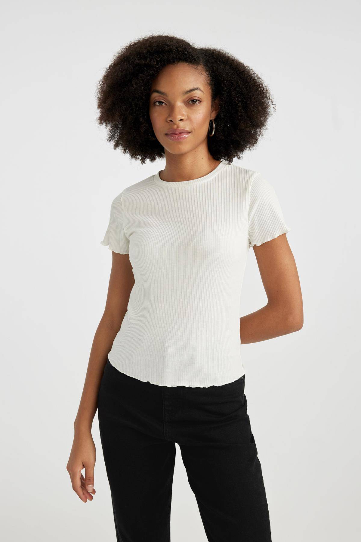 تیشرت آستین کوتاه یقه خدمه