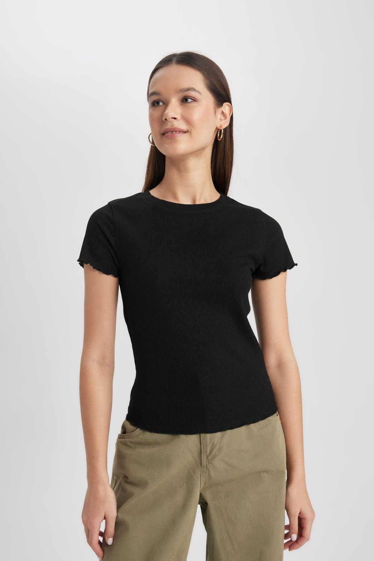 تیشرت آستین کوتاه یقه خدمه