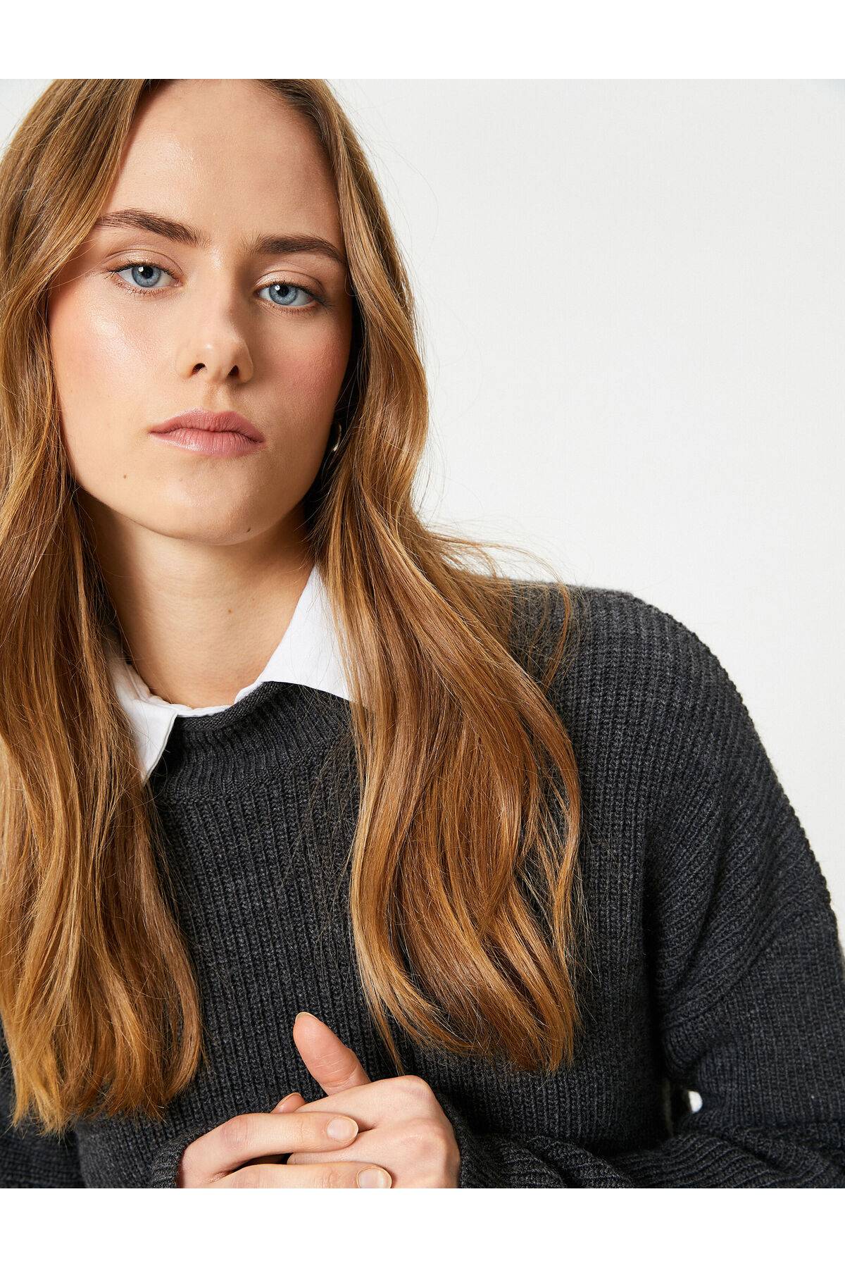 پلیور بافتنی نیم یقه یقه اسکی با گلدوزی گلدوزی - مجموعه دست ساز