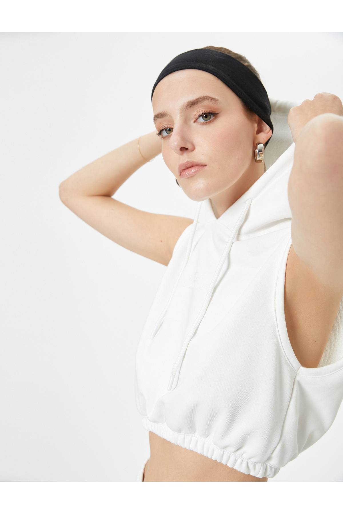 سویشرت کلاهدار بدون آستین با کمر الاستیک