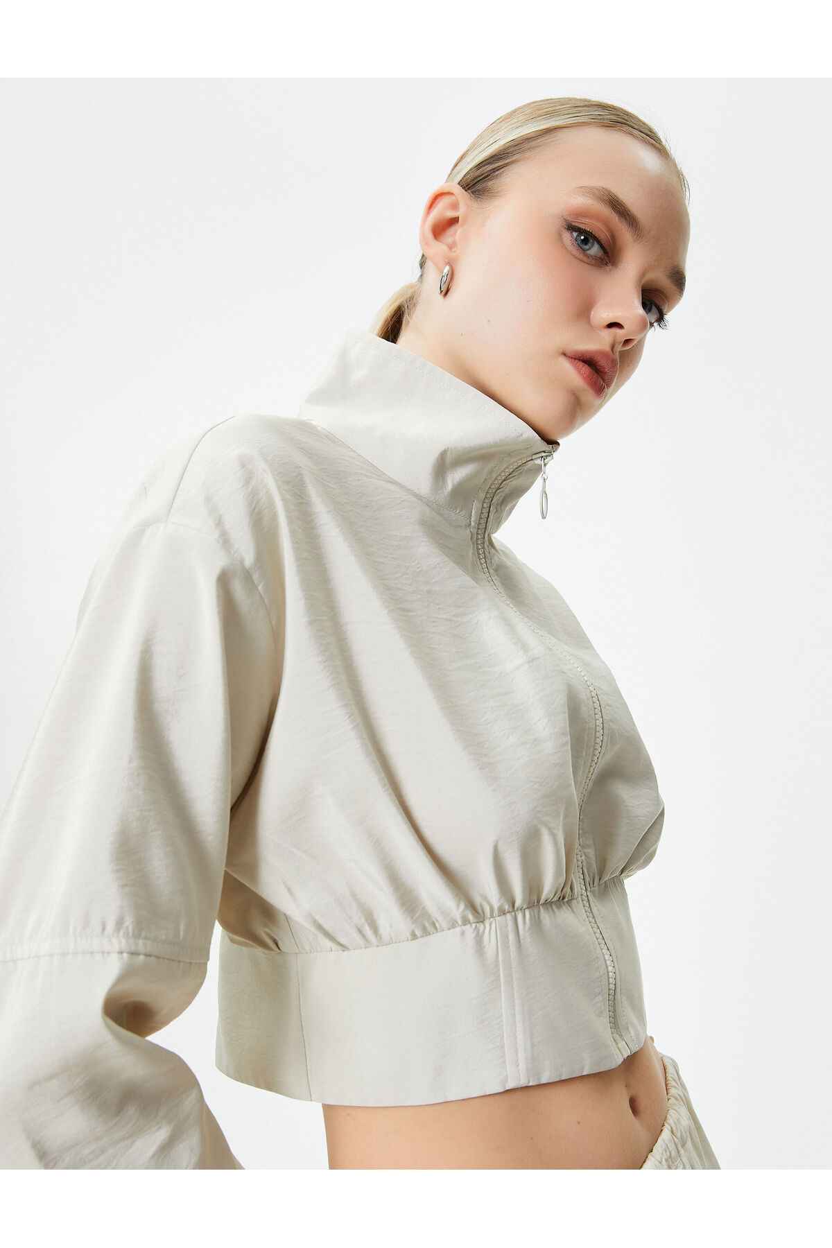 ژاکت Crop Bomber با یقه پایه زیپ دار