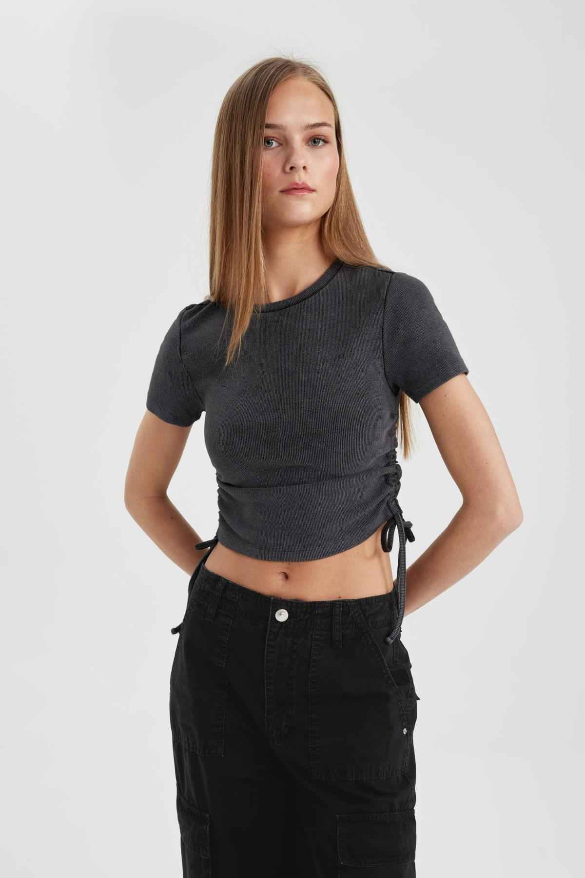 تیشرت آستین کوتاه یقه خدمه