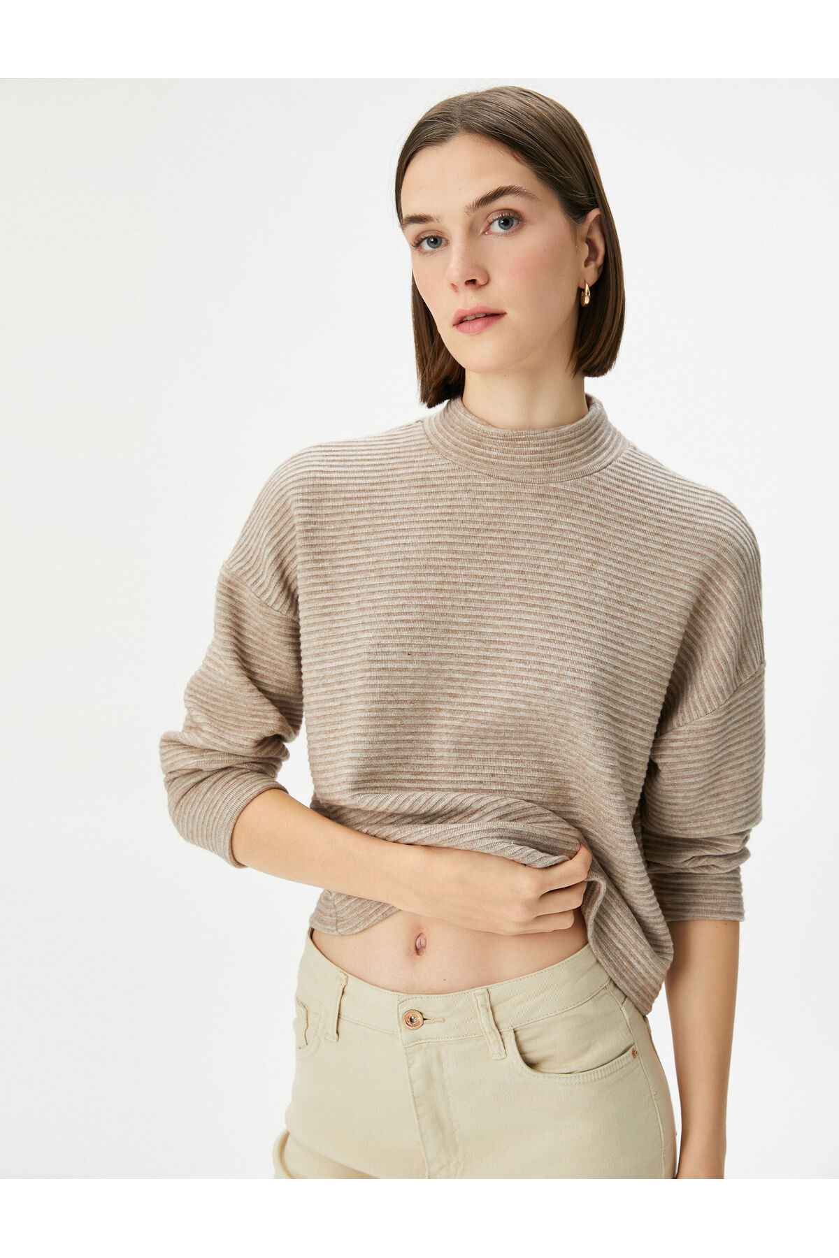 ژاکت یقه بلند بافت پایین شانه