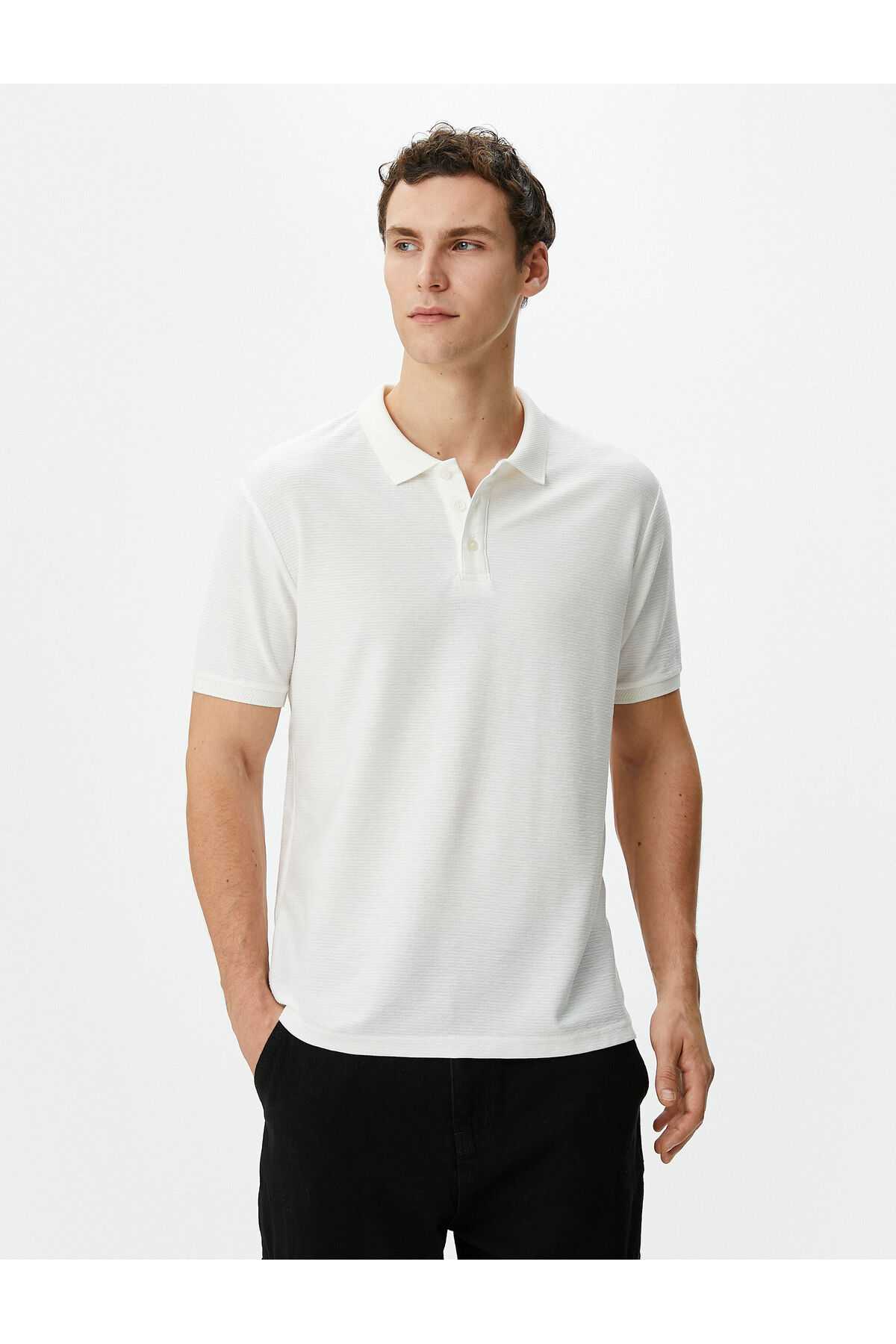 تیشرت یقه دار آستین کوتاه با دکمه باریک