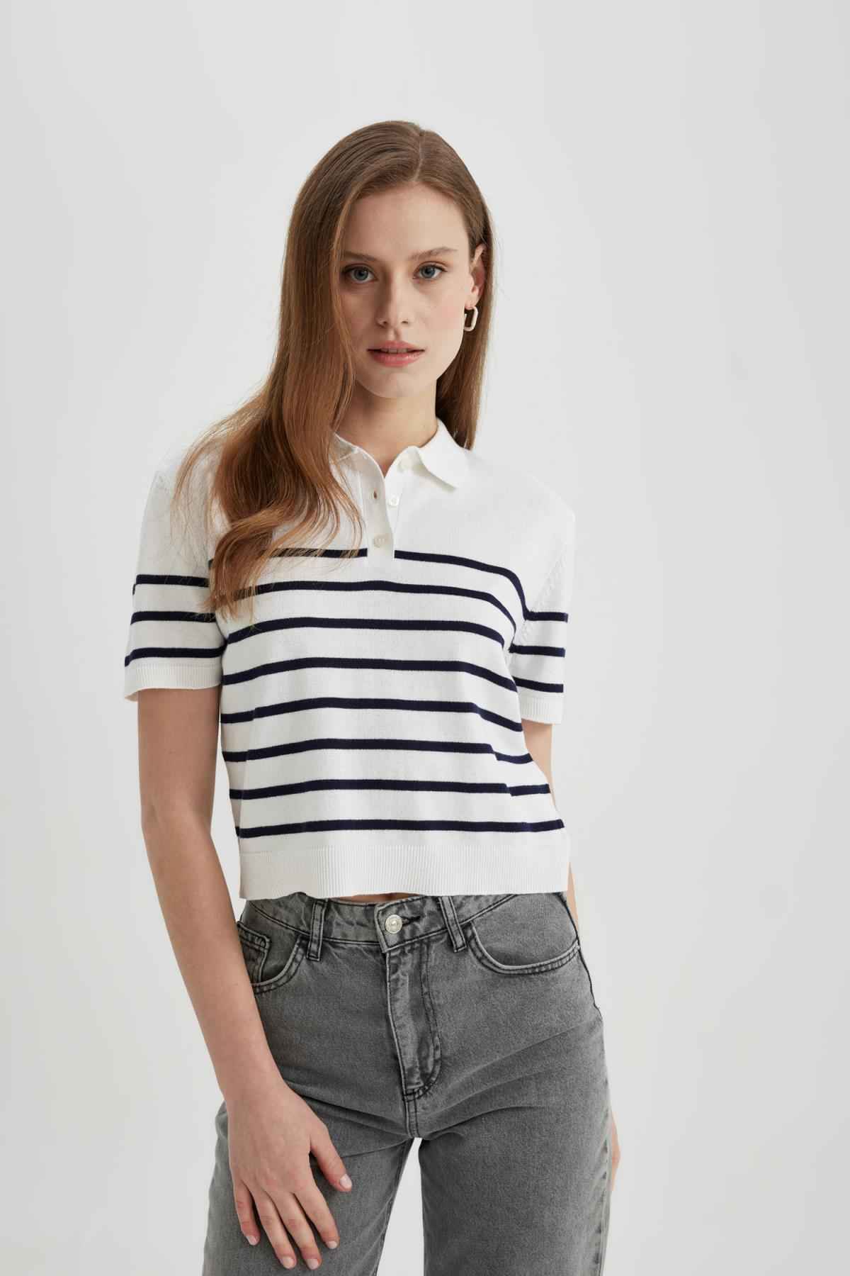 پلو یقه آستین کوتاه با تناسب معمولی