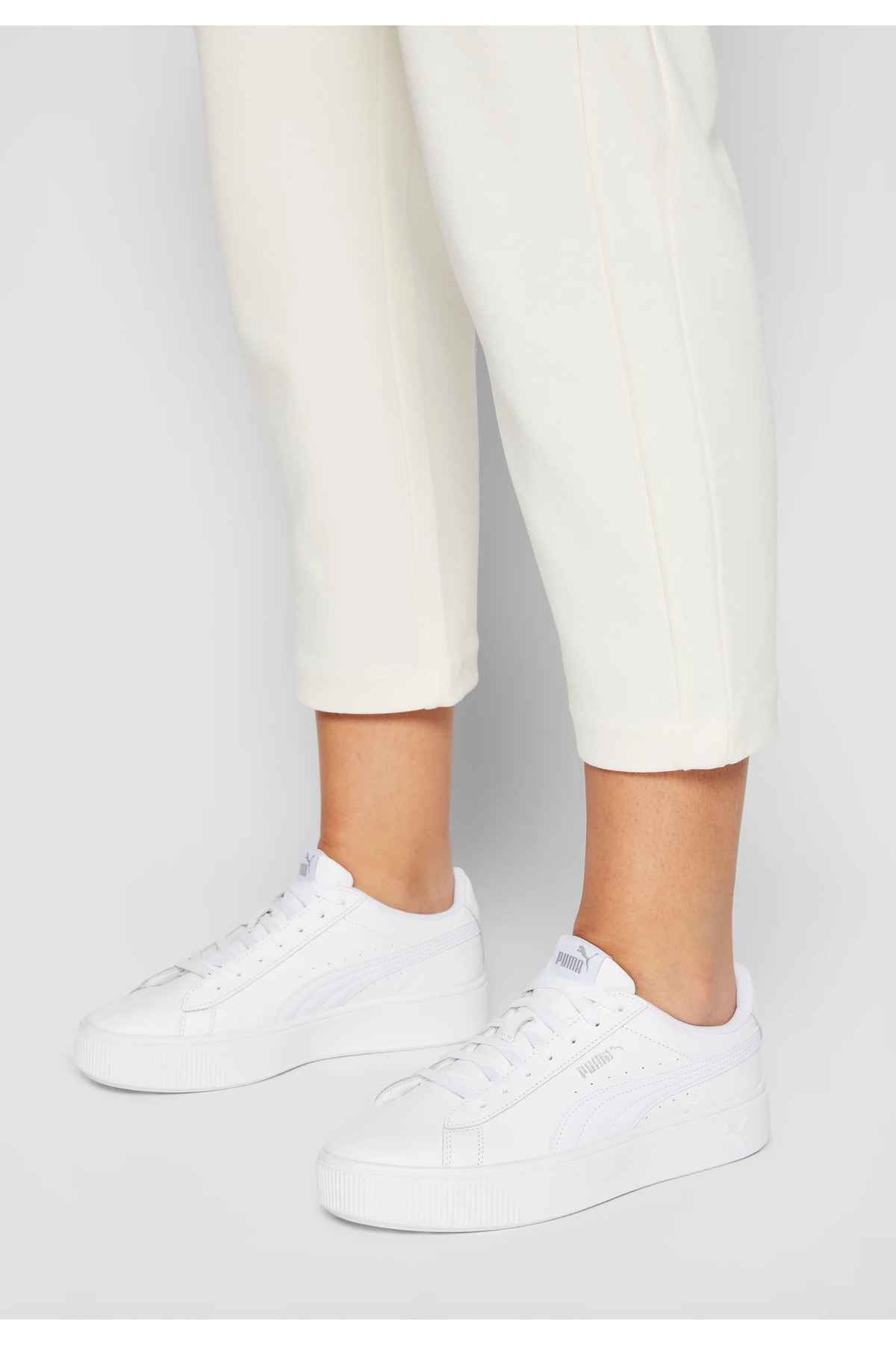 کفش ورزشی زنانه سفید