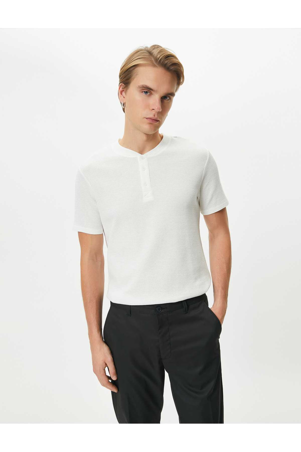 تیشرت پایه یقه گرد-آستین کوتاه نخی بافت دار