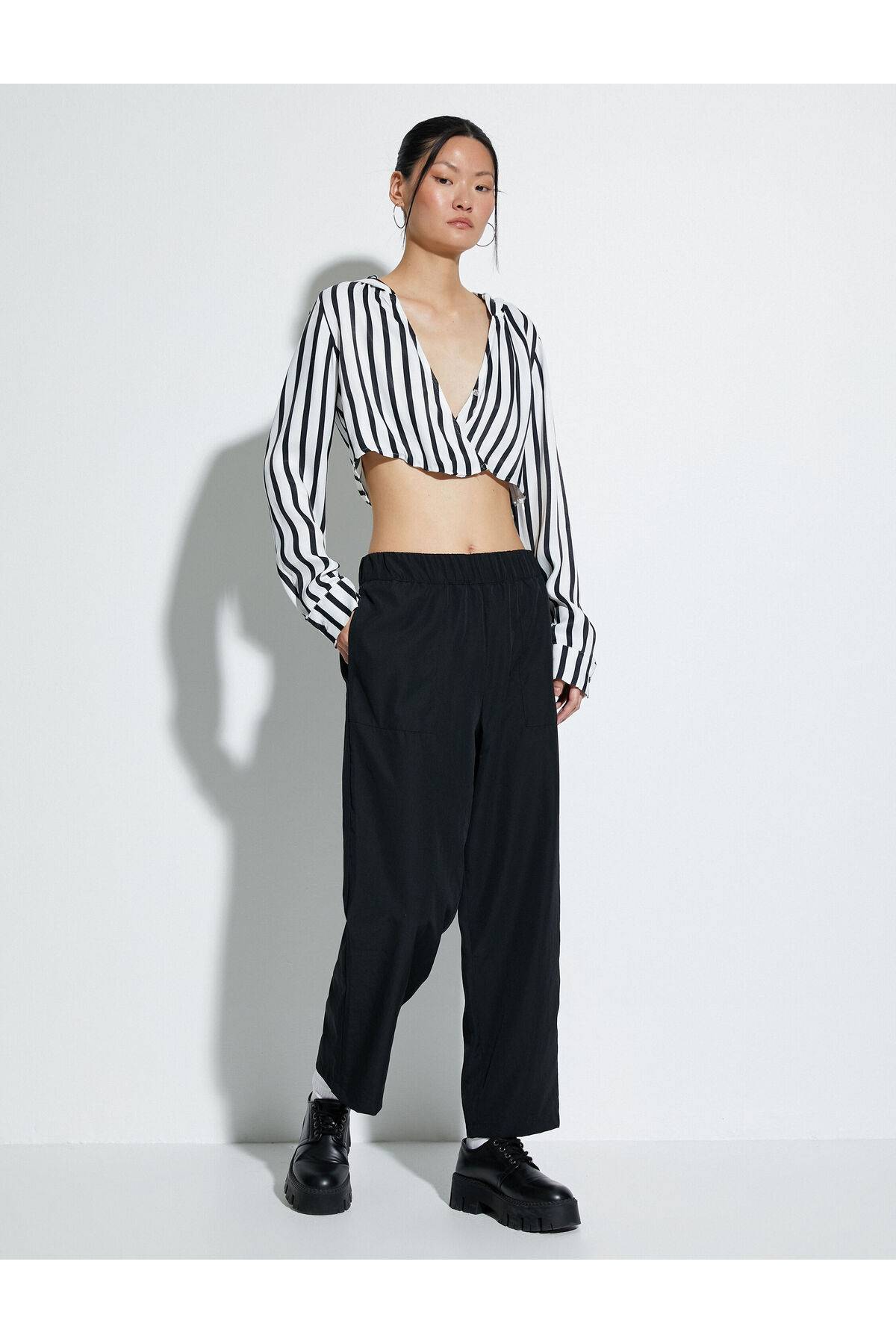 بلوز کراپ یقه دار کلاهدار