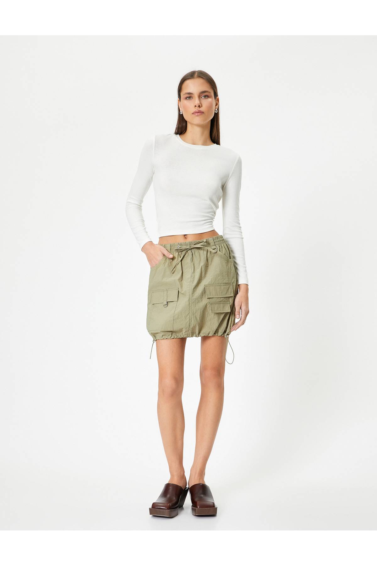 دامن مینی چتر نجات با جیب باری، جزئیات درپوش الاستیک