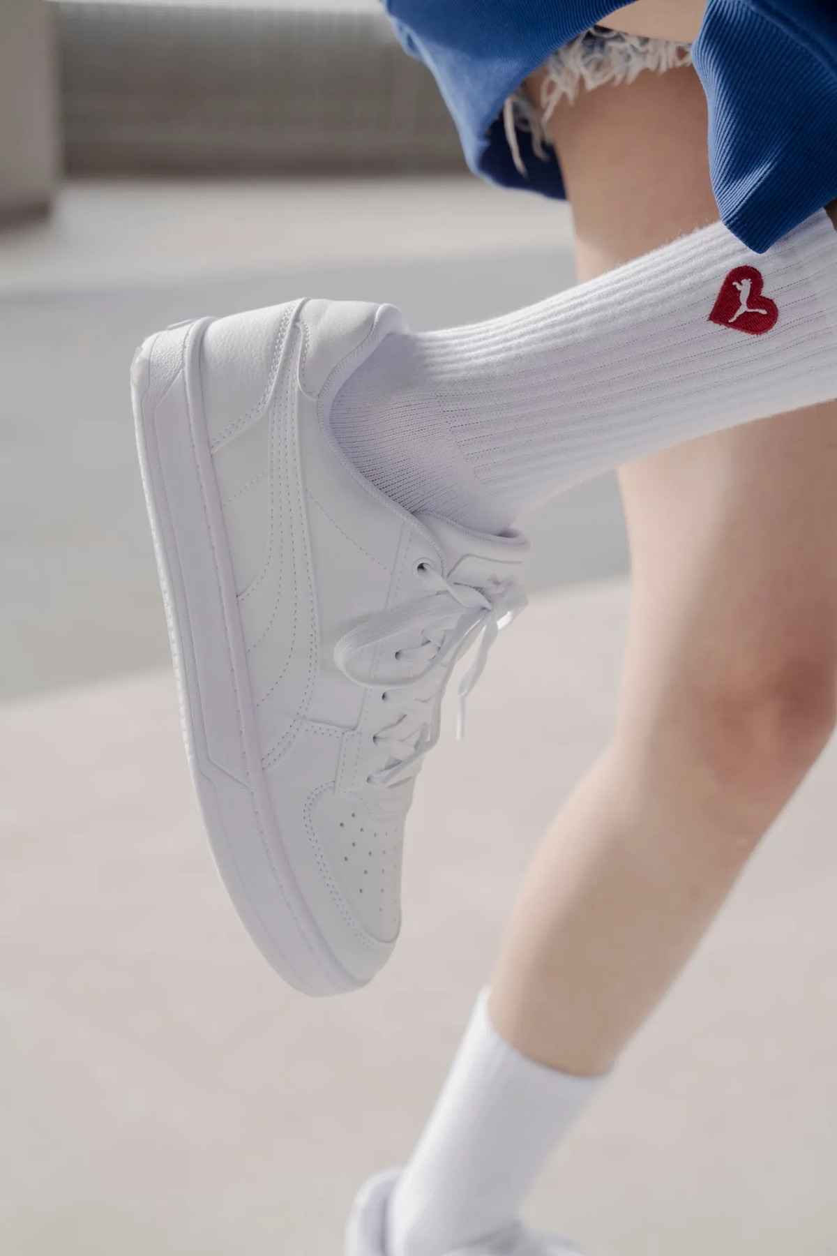 کفش ورزشی زنانه سفید