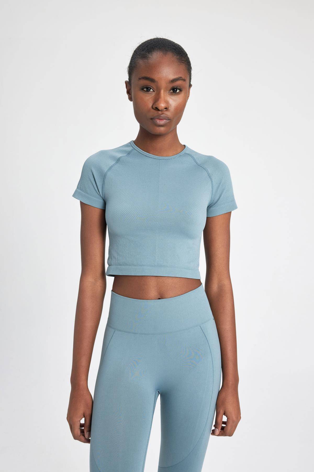 تیشرت آستین کوتاه اسپرت یقه کروپ تاپ DeFactoFit