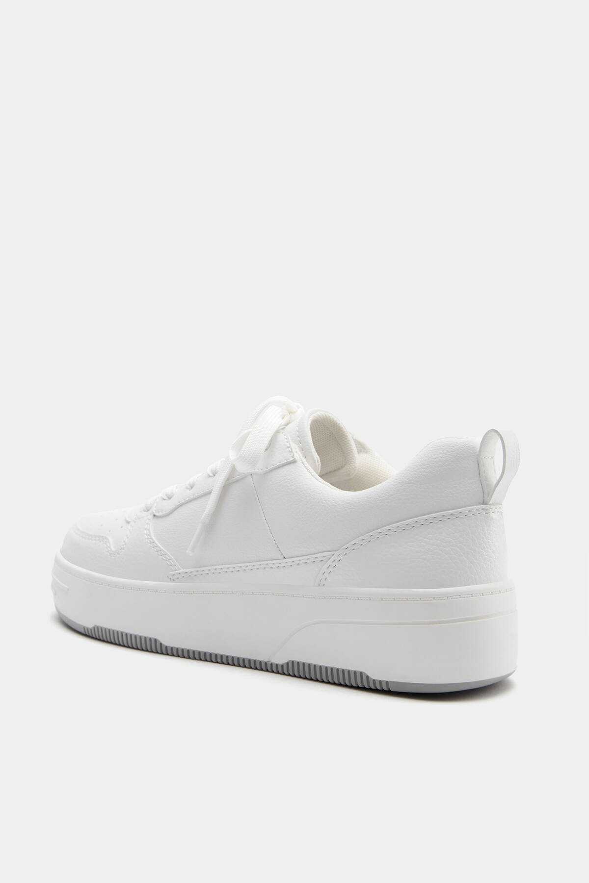 کفش ورزشی پایه