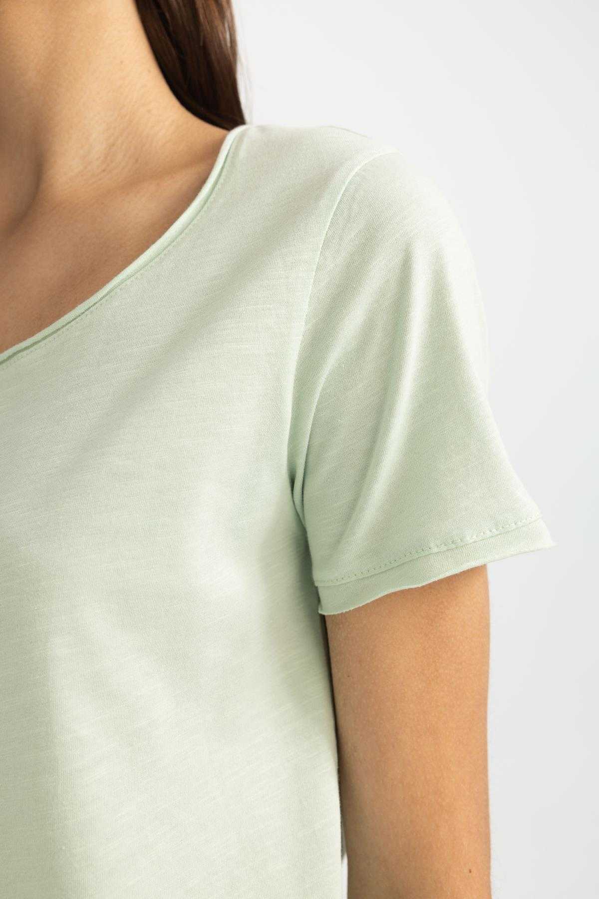 تیشرت آستین کوتاه یقه خدمه فیت معمولی