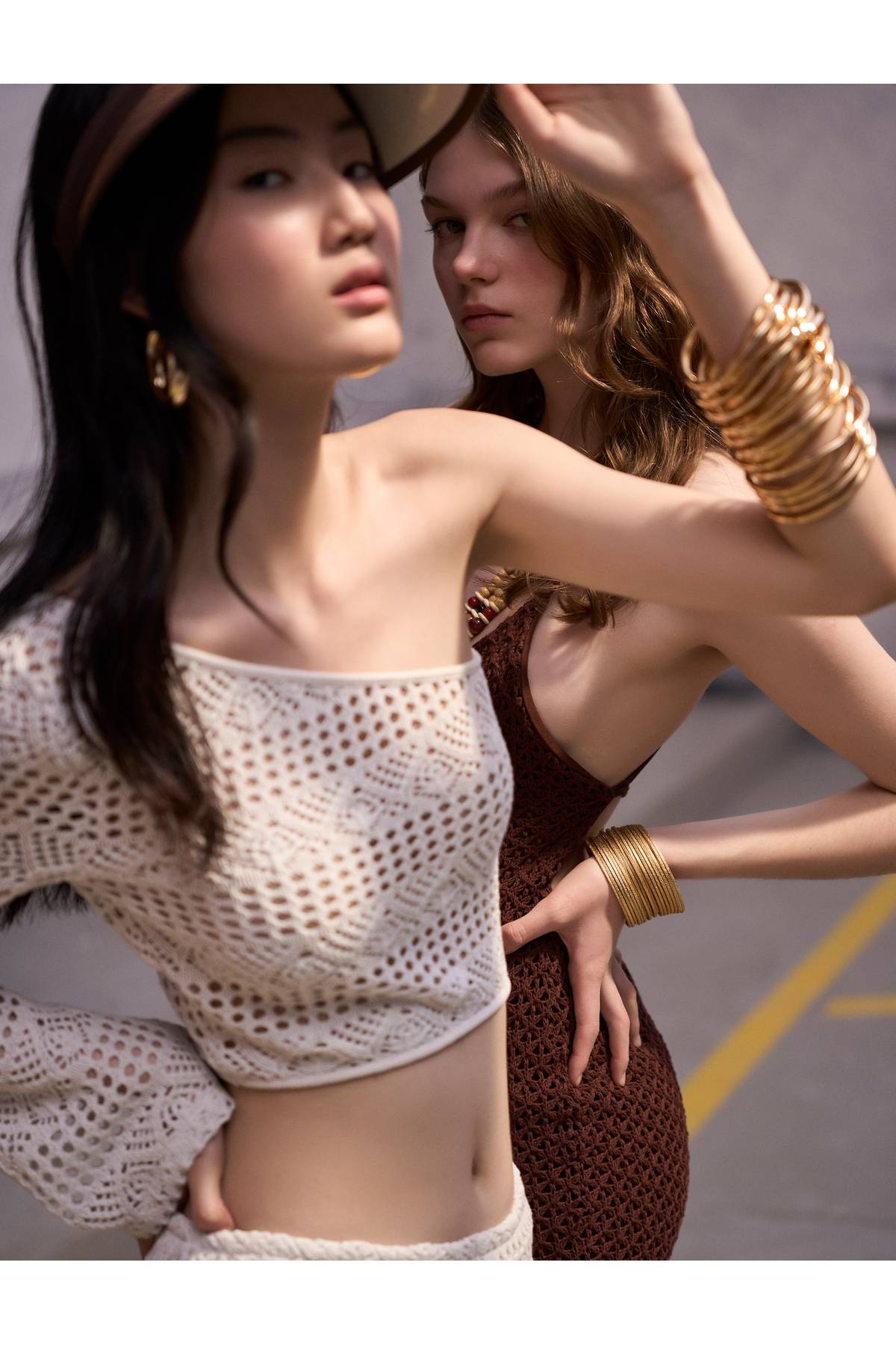 بلوز قلاب بافی یک آستین کوتاه آستین بلند