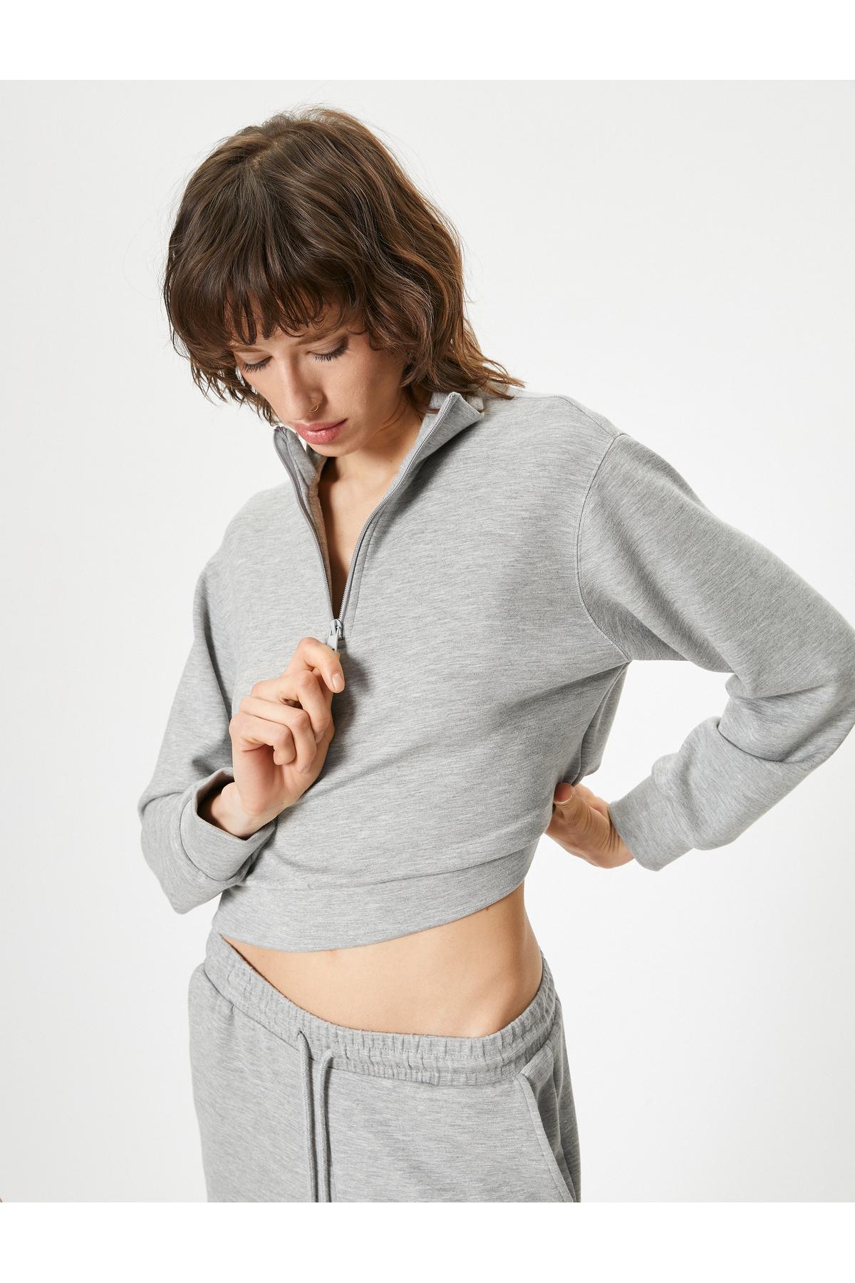 سویشرت نیم زیپ با یقه بلند با جزئیات شانه کم