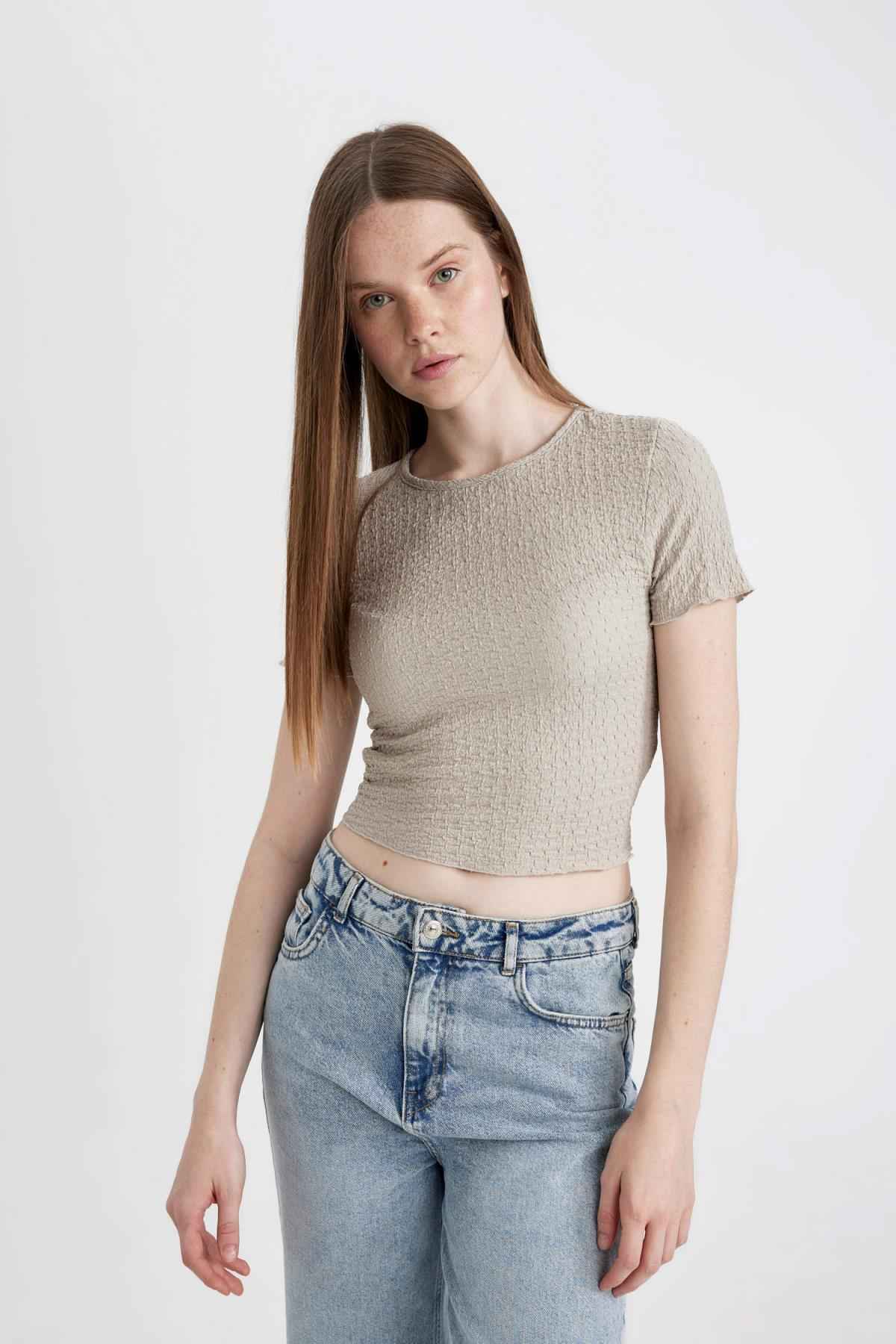 تیشرت آستین کوتاه یقه خدمه