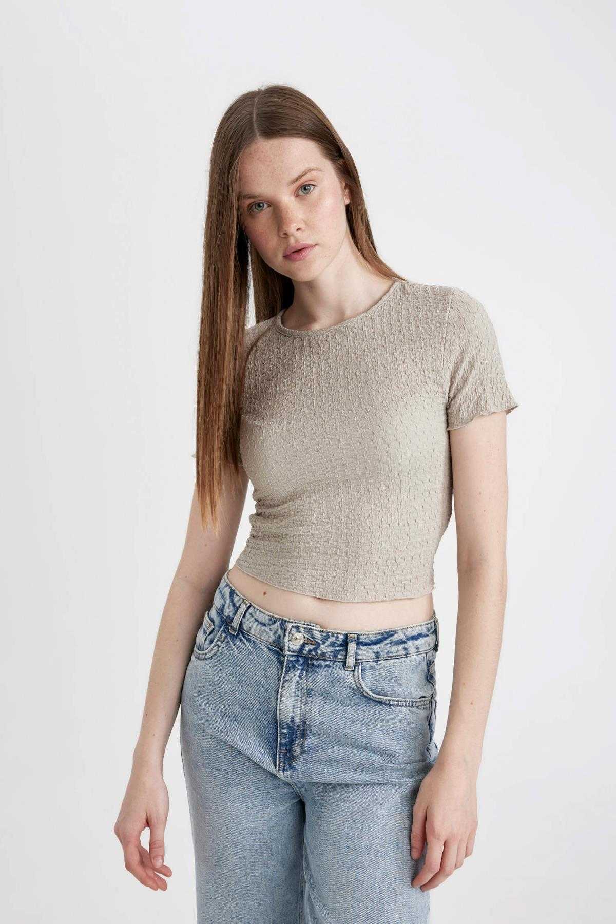 تیشرت آستین کوتاه یقه خدمه