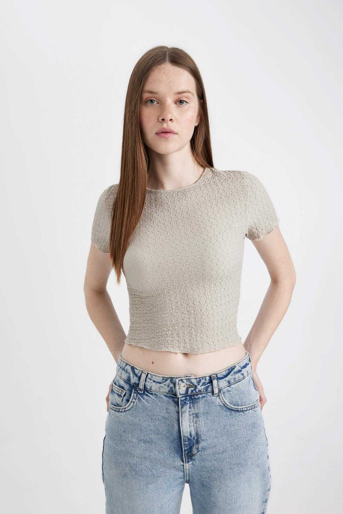 تیشرت آستین کوتاه یقه خدمه