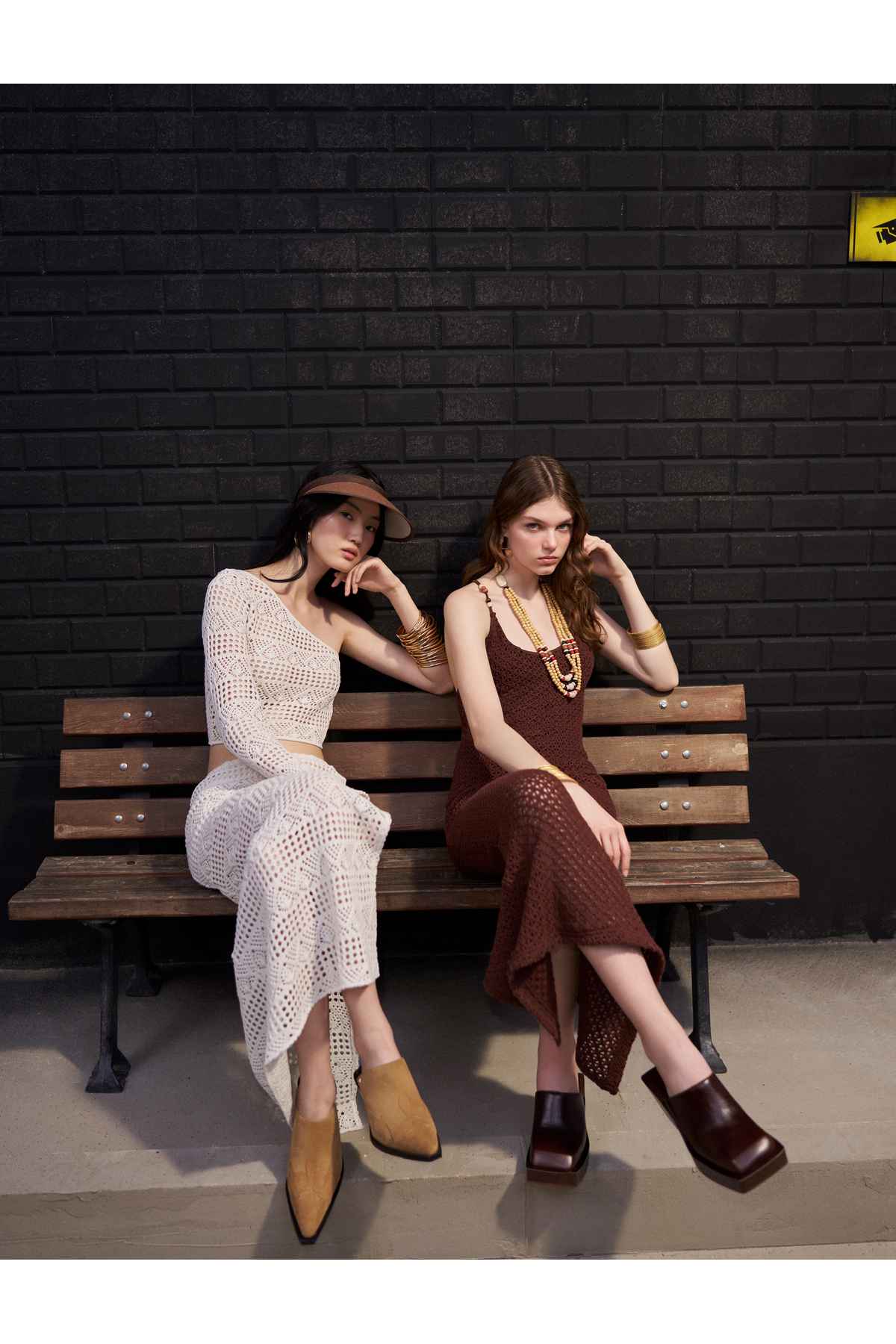 دامن قلاب بافی بلند با جزئیات چاک دار و آستر