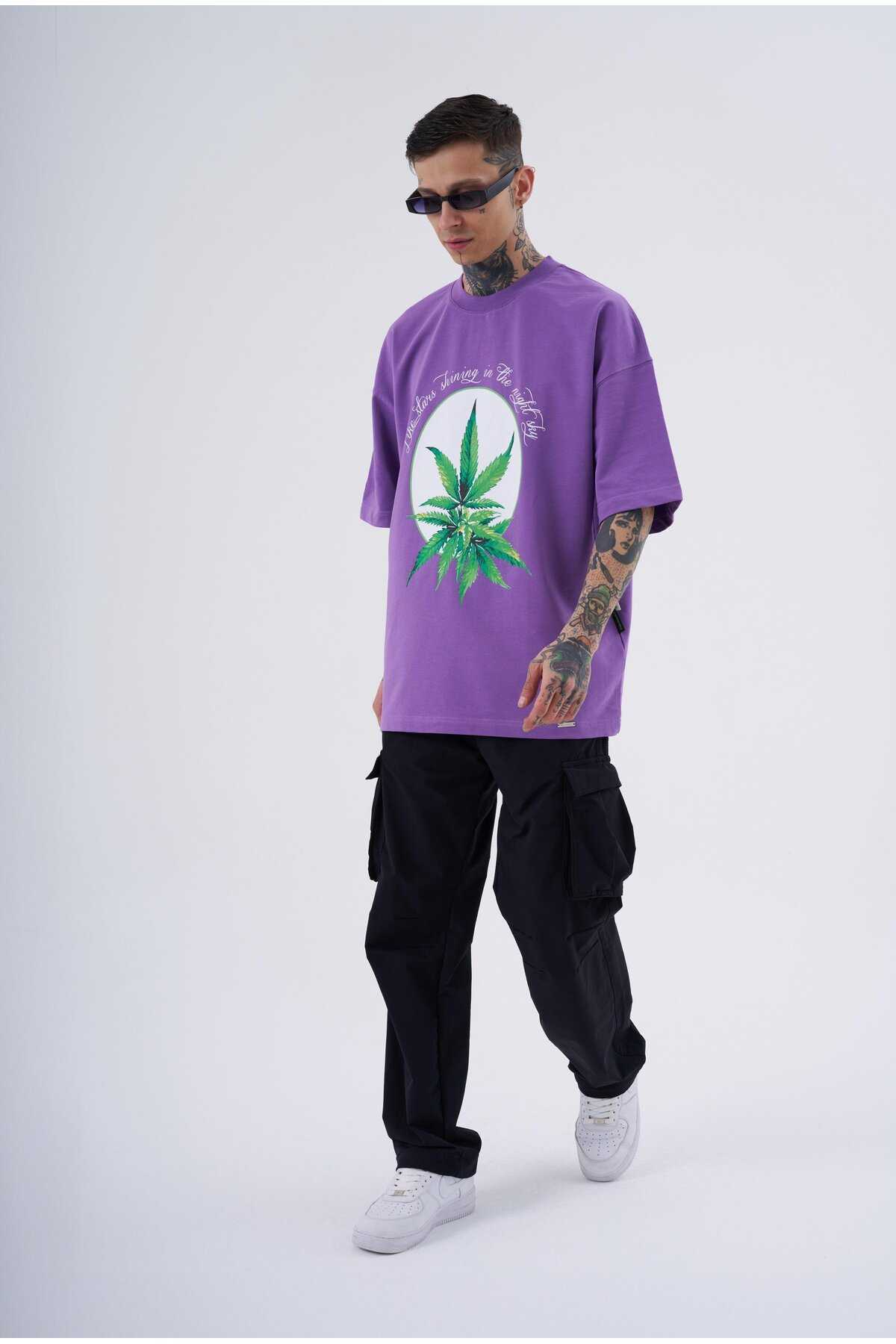 تیشرت مردانه بنفش با چاپ گیاهی