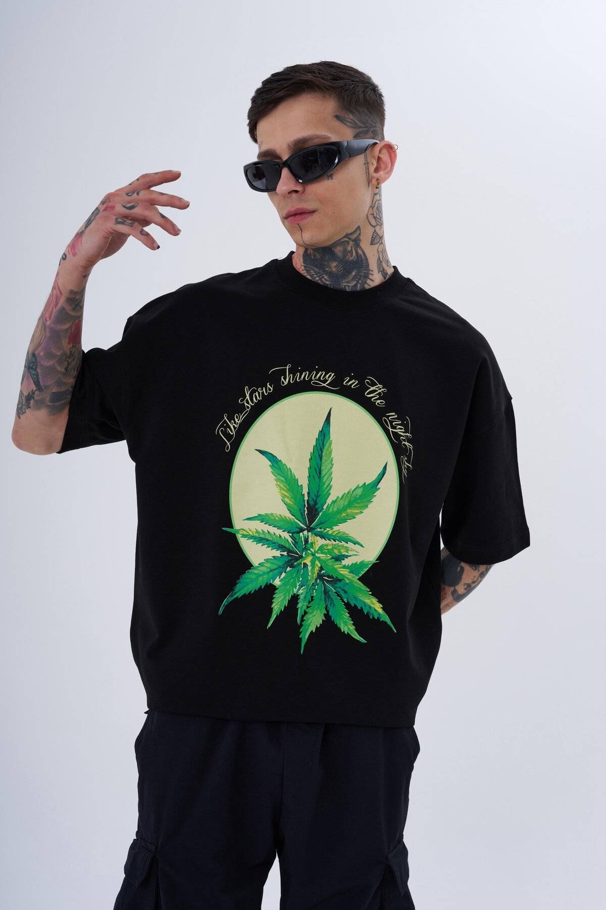 تیشرت مردانه بنفش با چاپ گیاهی