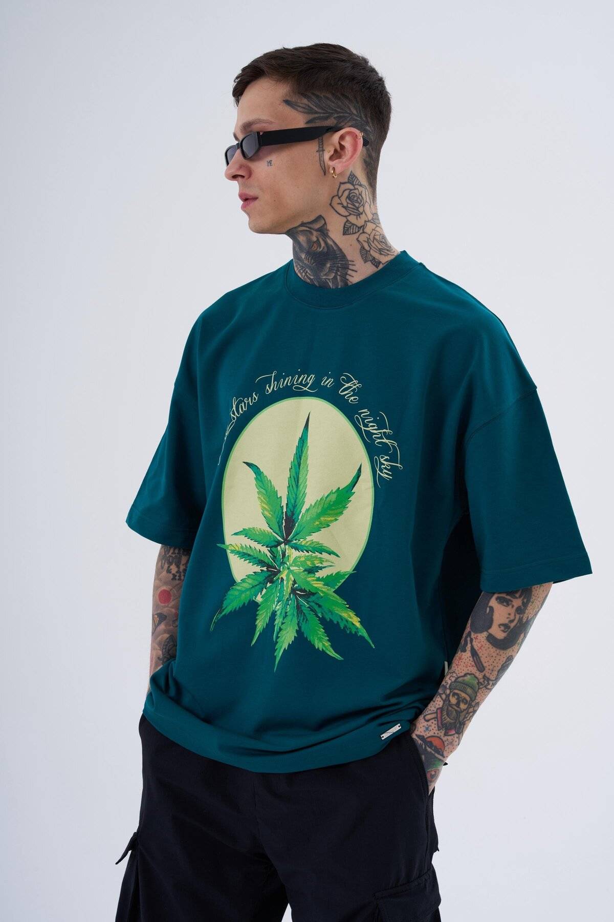 تیشرت مردانه بنفش با چاپ گیاهی